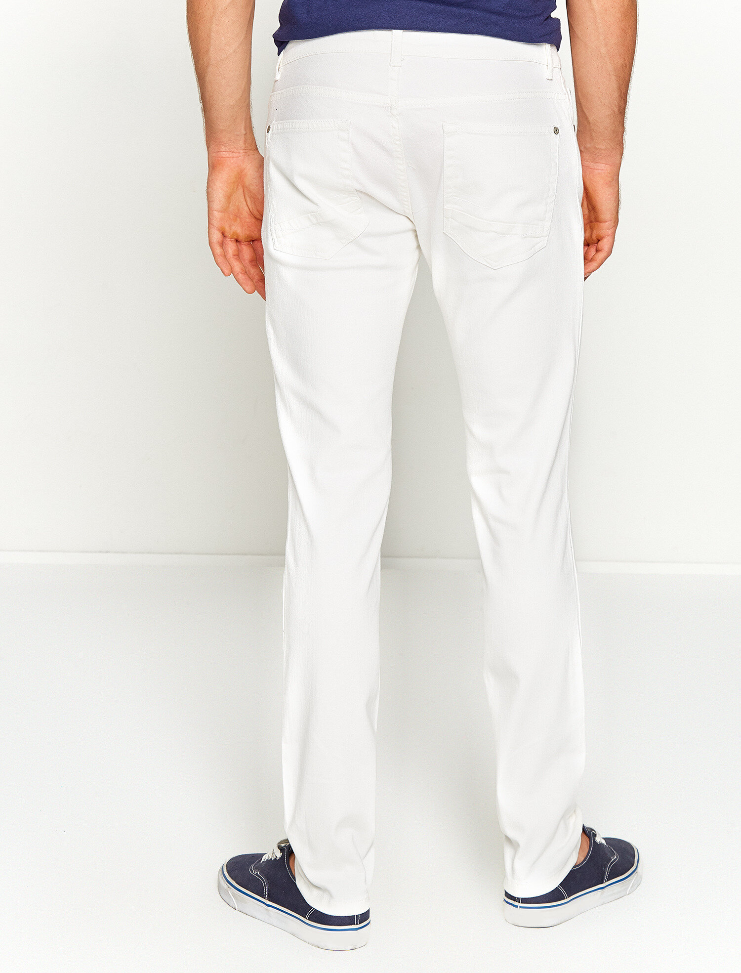   Yırtık Detaylı Dar Kesim Pantolon