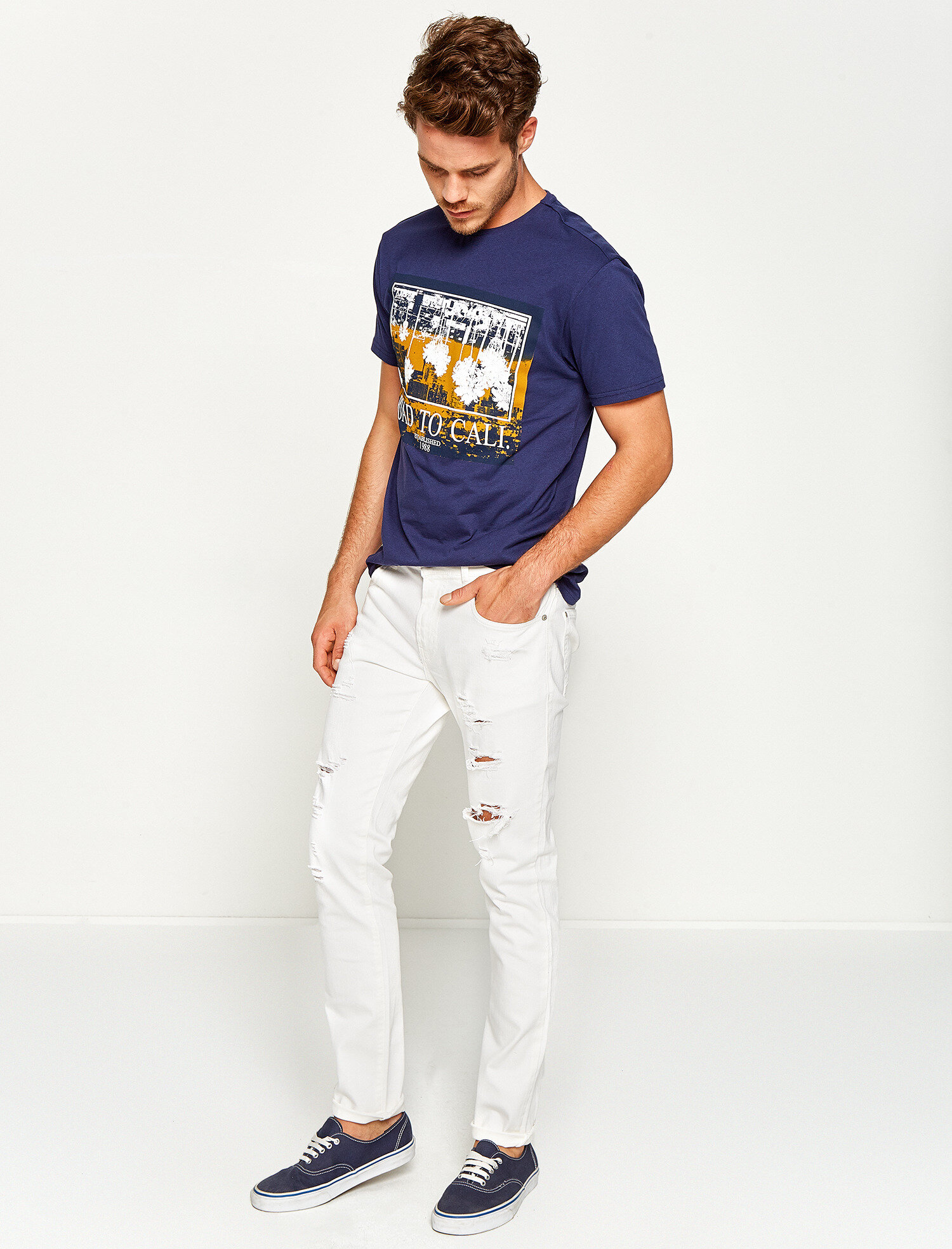   Yırtık Detaylı Dar Kesim Pantolon