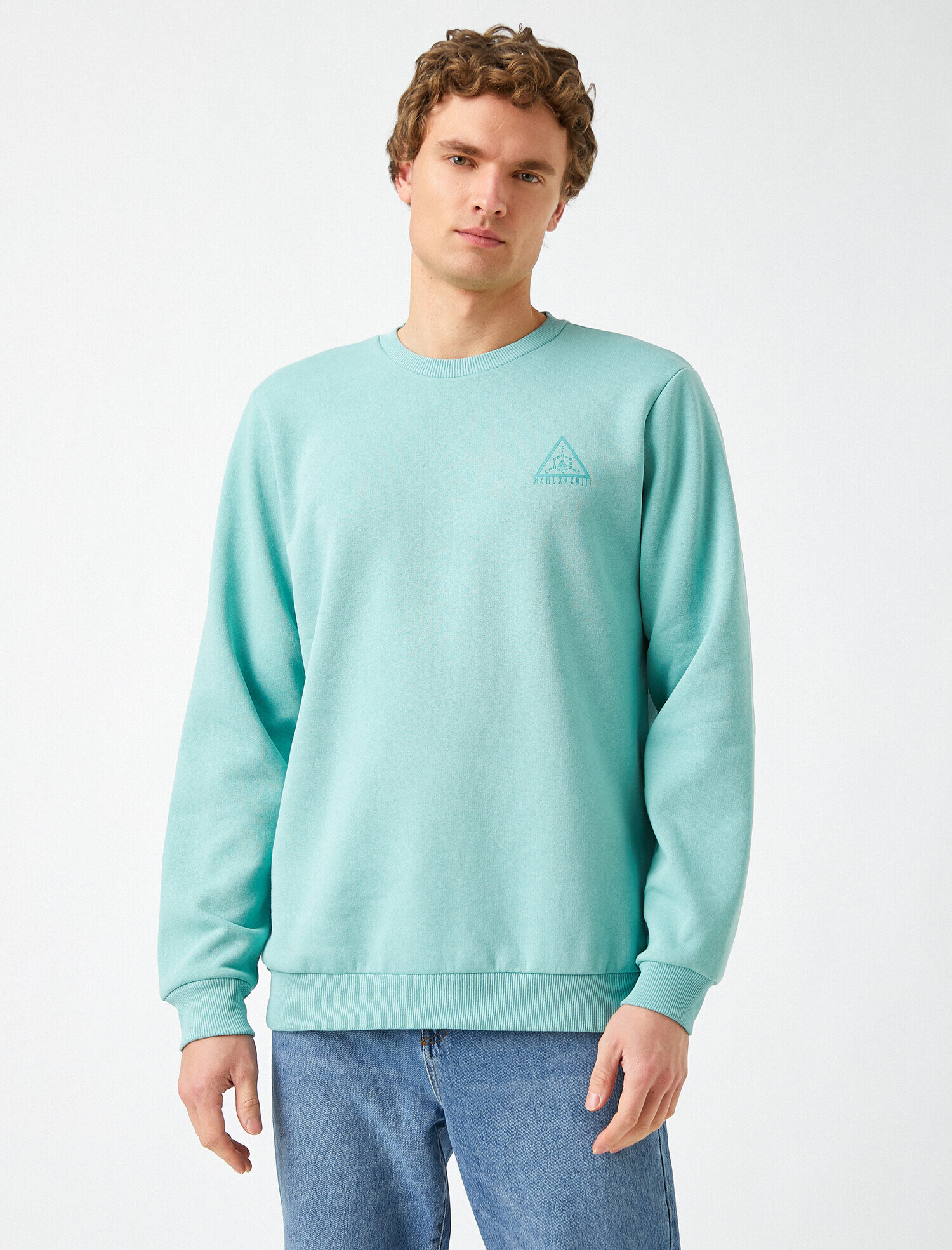   Minimal İşlemeli Sweatshirt
