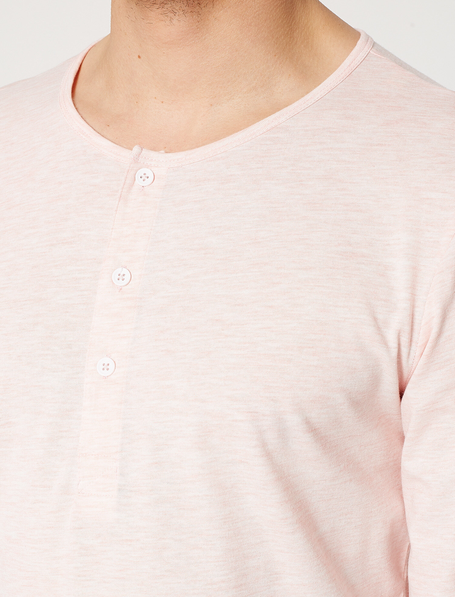   Düğme Detaylı Tişört