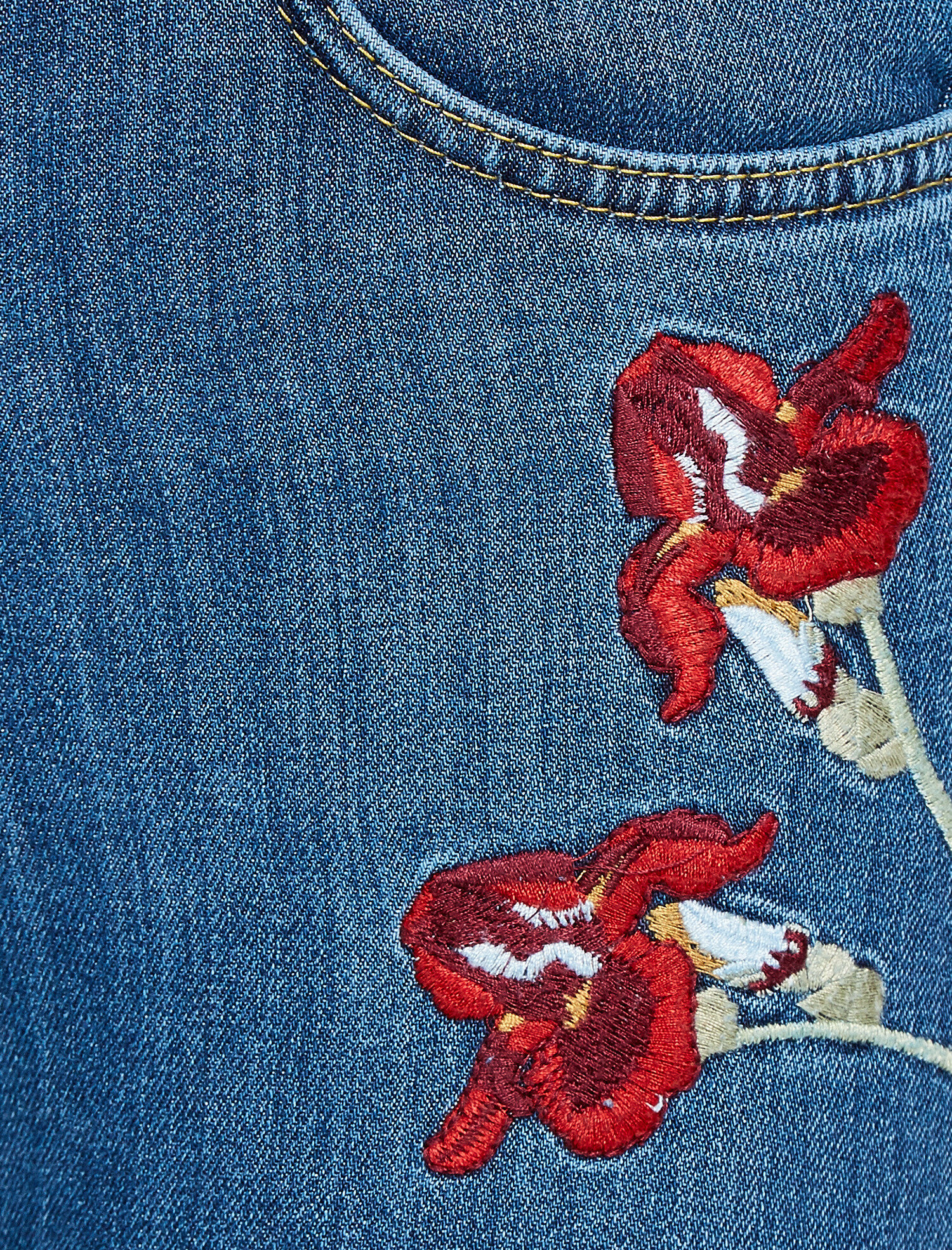   İşlemeli Jean Pantolon