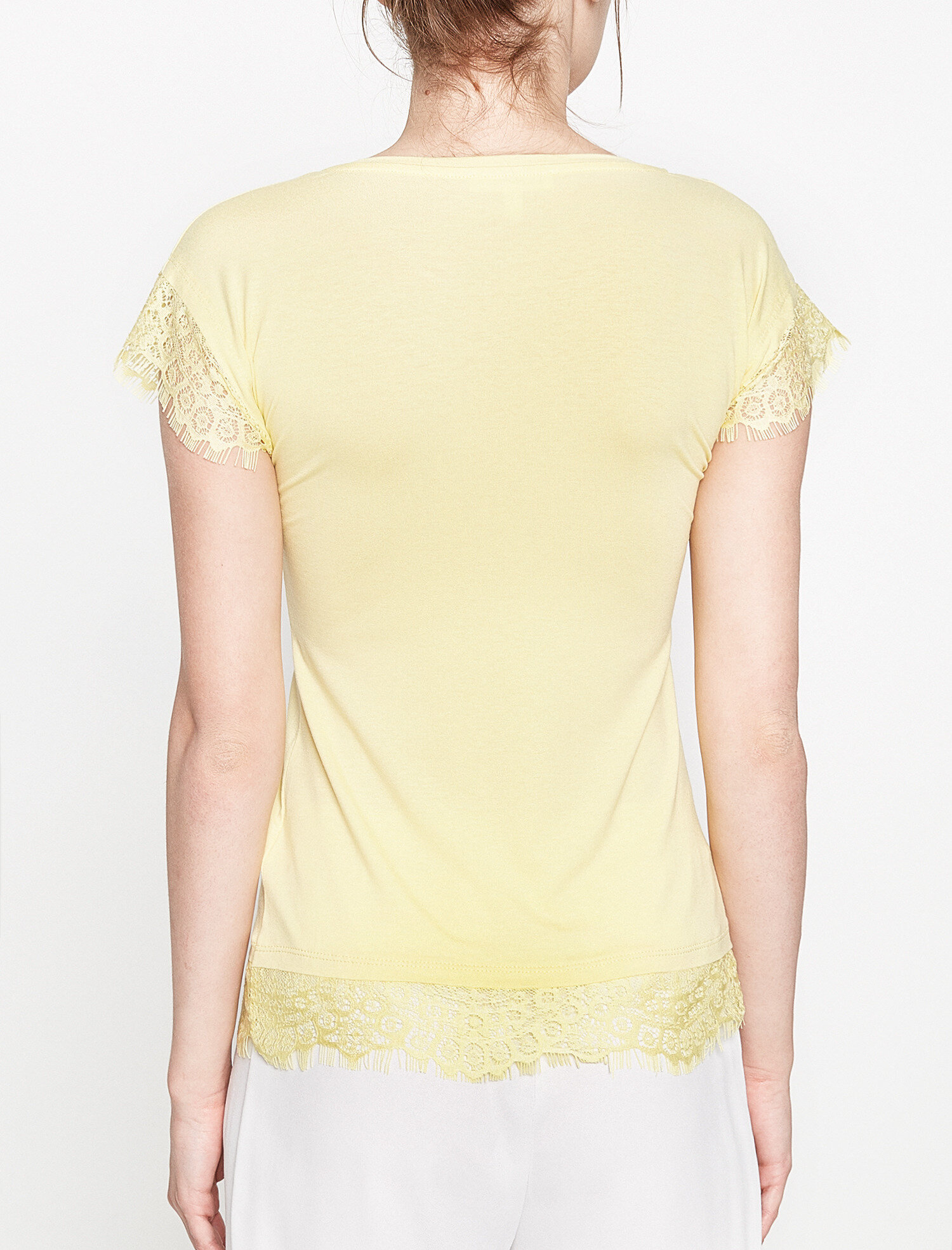   Dantel Detaylı Tişört