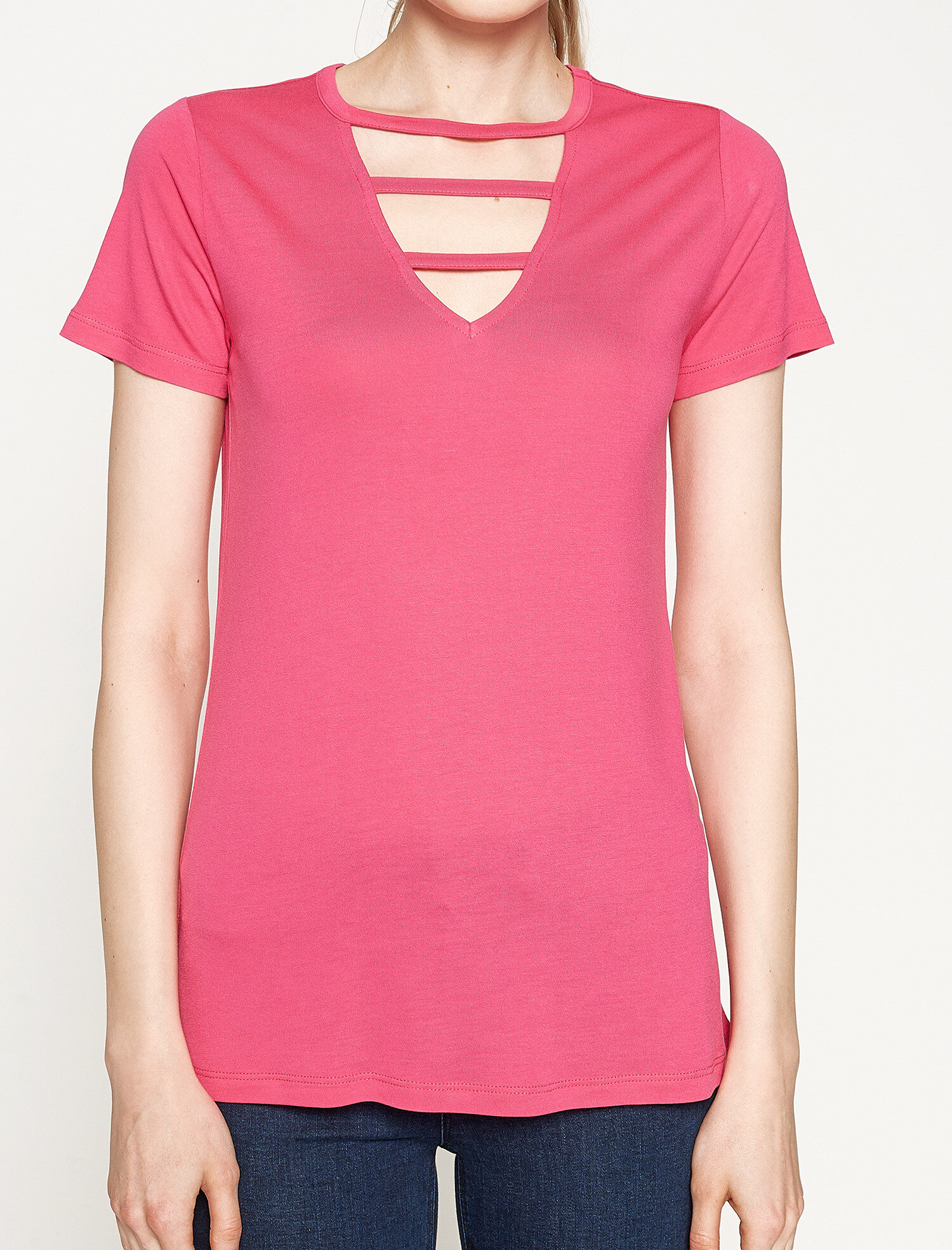   Yaka Detaylı T-Shirt