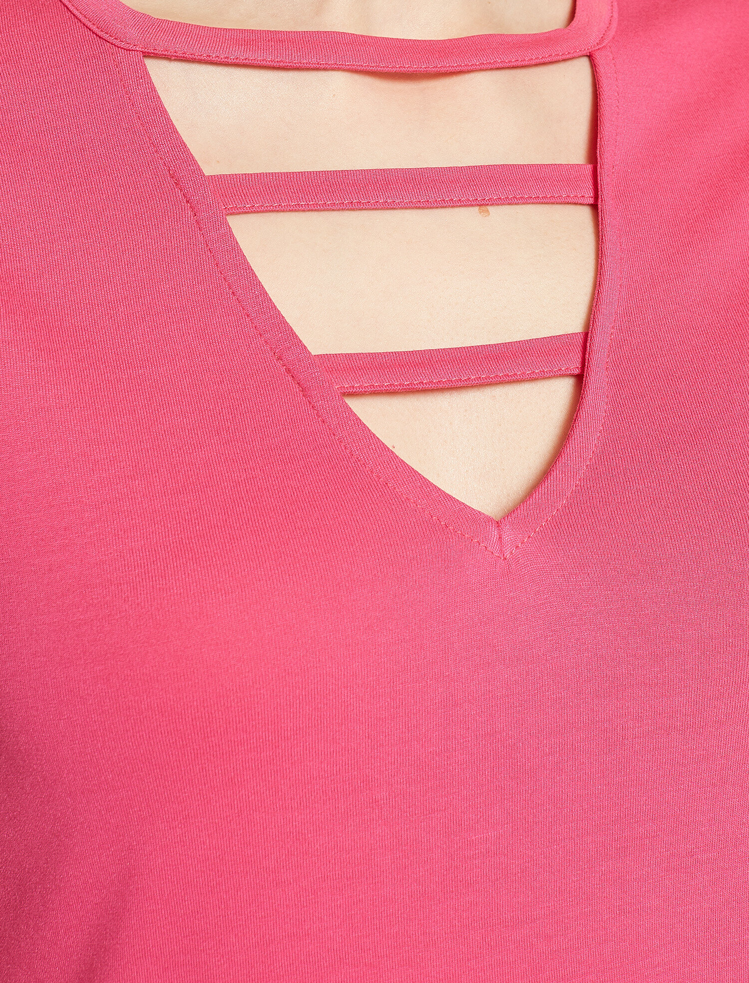   Yaka Detaylı T-Shirt