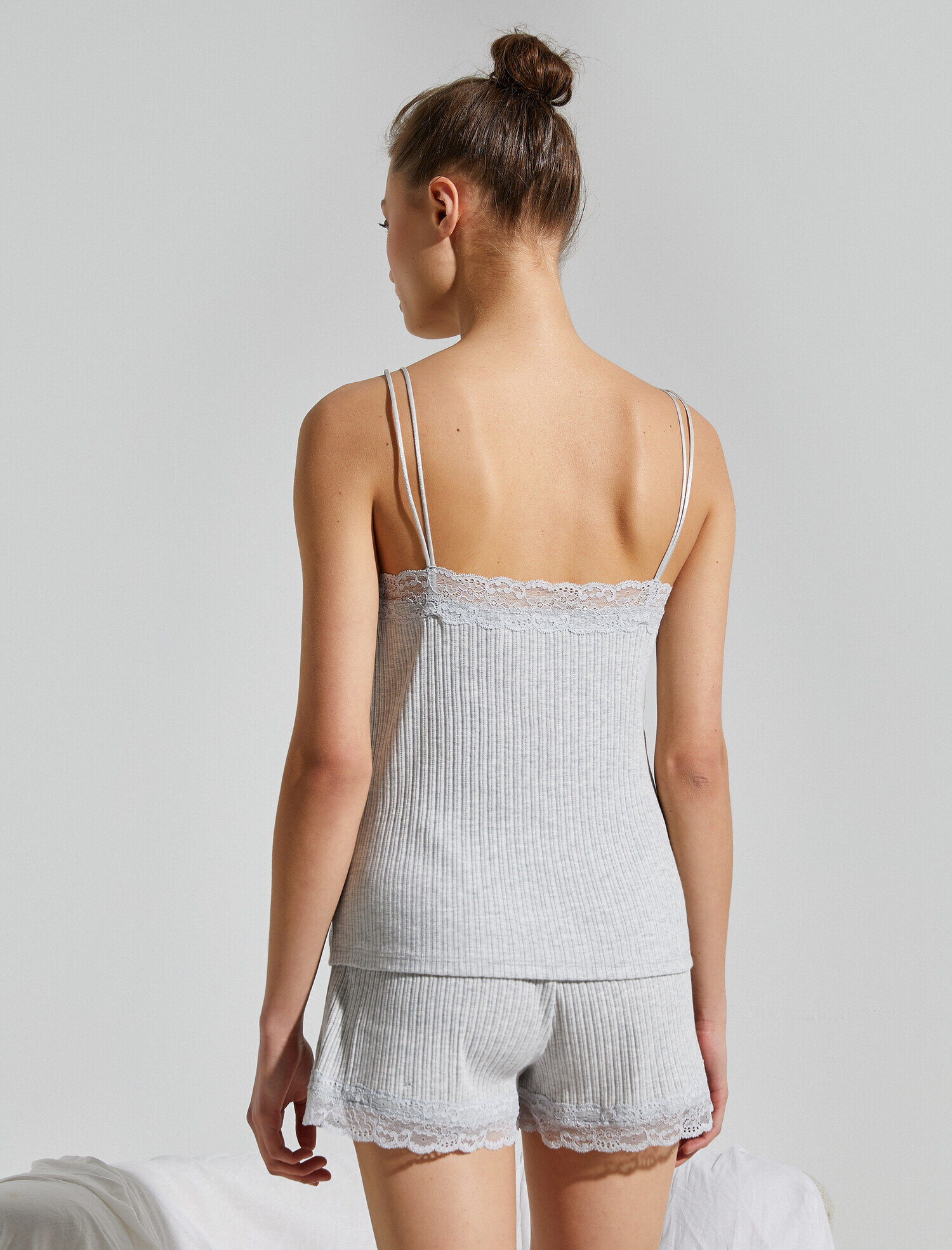   Pamuklu Dantel Detaylı Fırfırlı Atlet