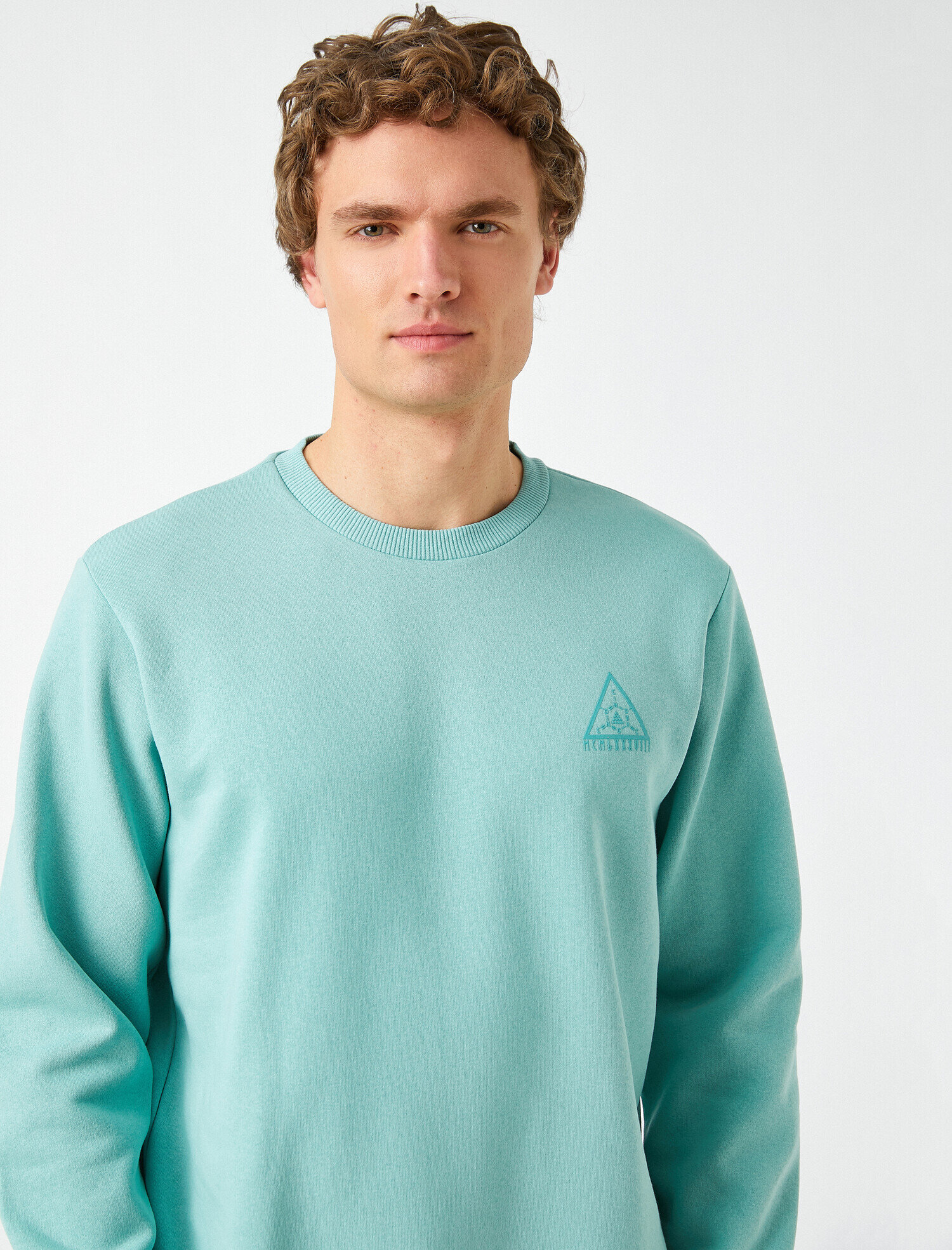   Minimal İşlemeli Sweatshirt
