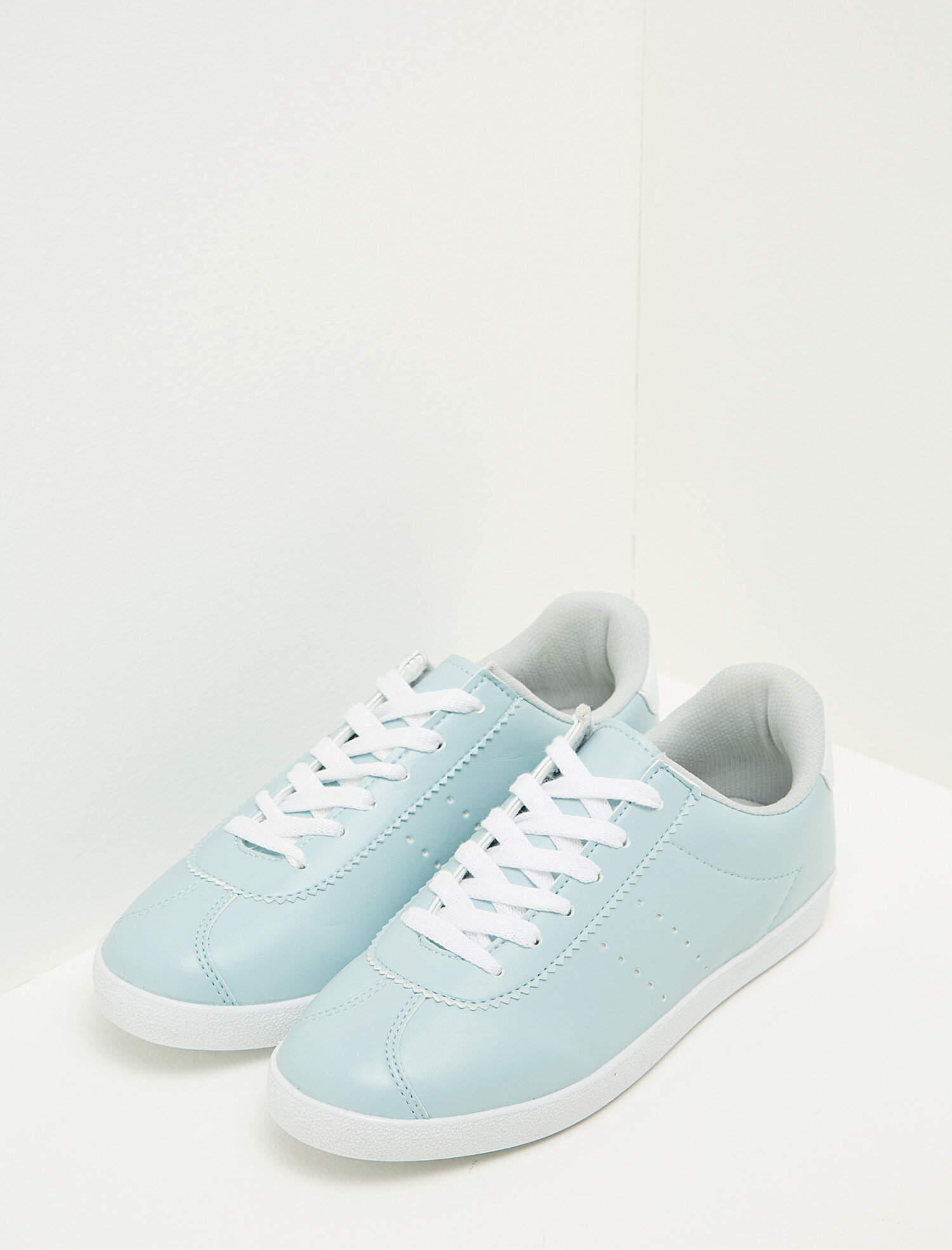  Kadın Bağcıklı Spor Ayakkabı