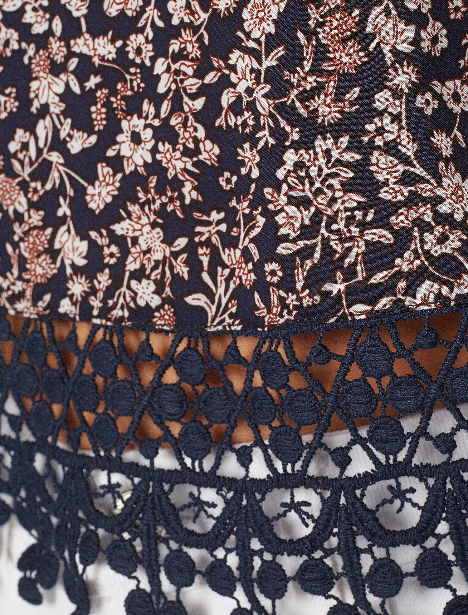   Dantel Detaylı Atlet