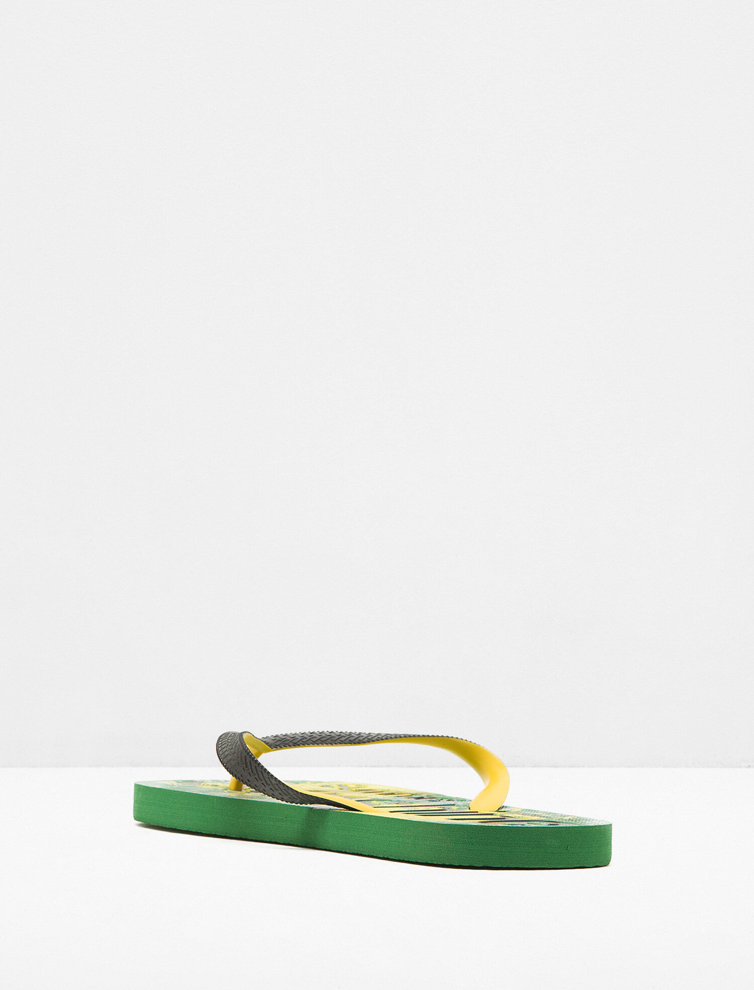  Erkek Desenli Parmak Arası Terlik