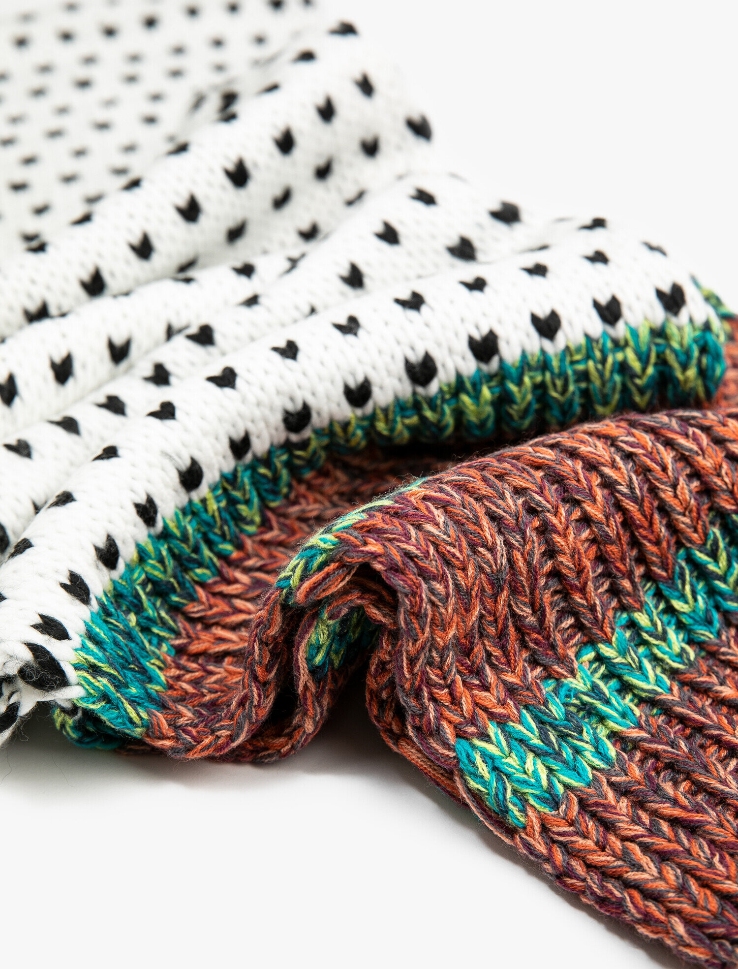  Kadın Renk Kontrastlı Desenli Örgü Atkı