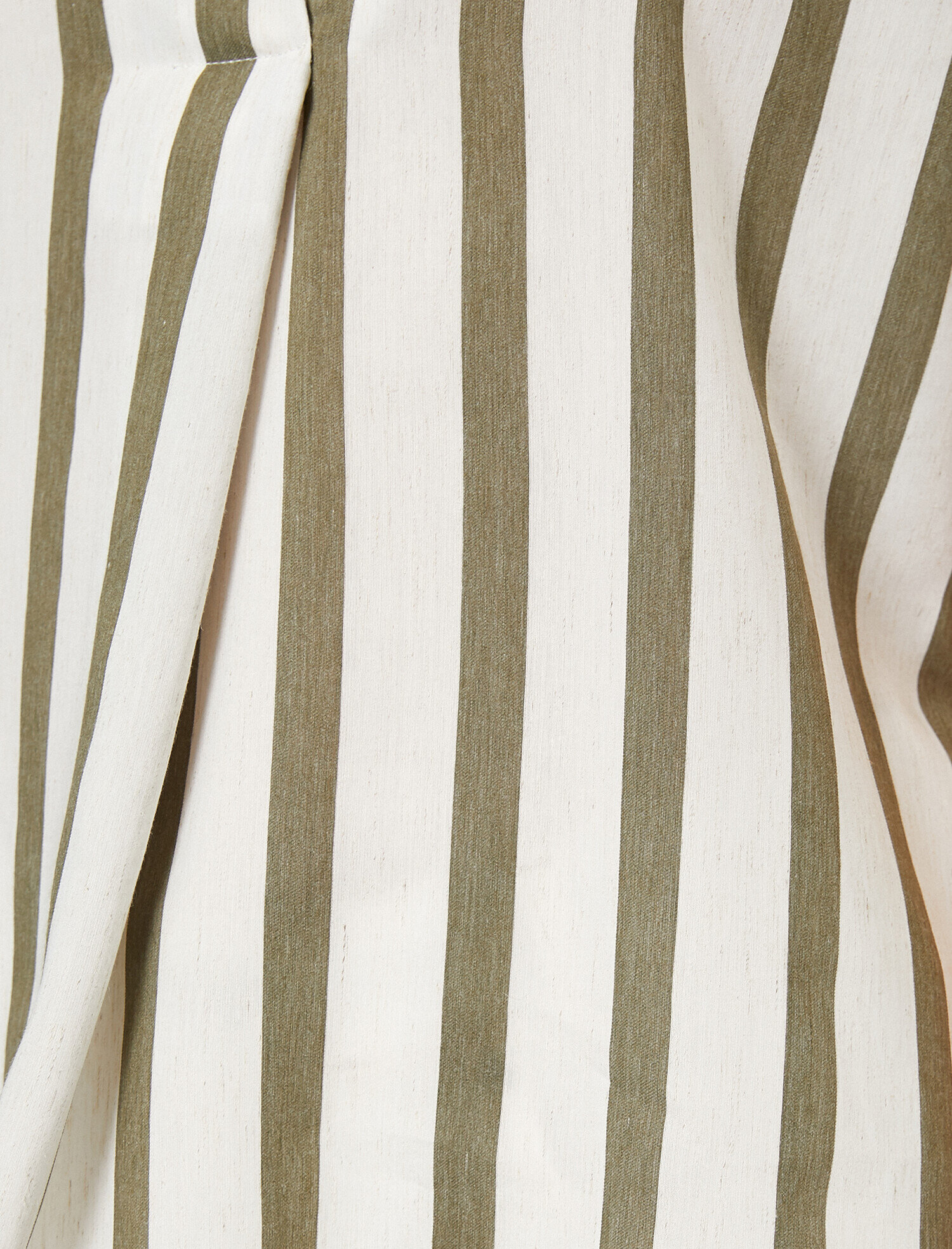   V Yaka Kısa Kollu Çizgili Bluz