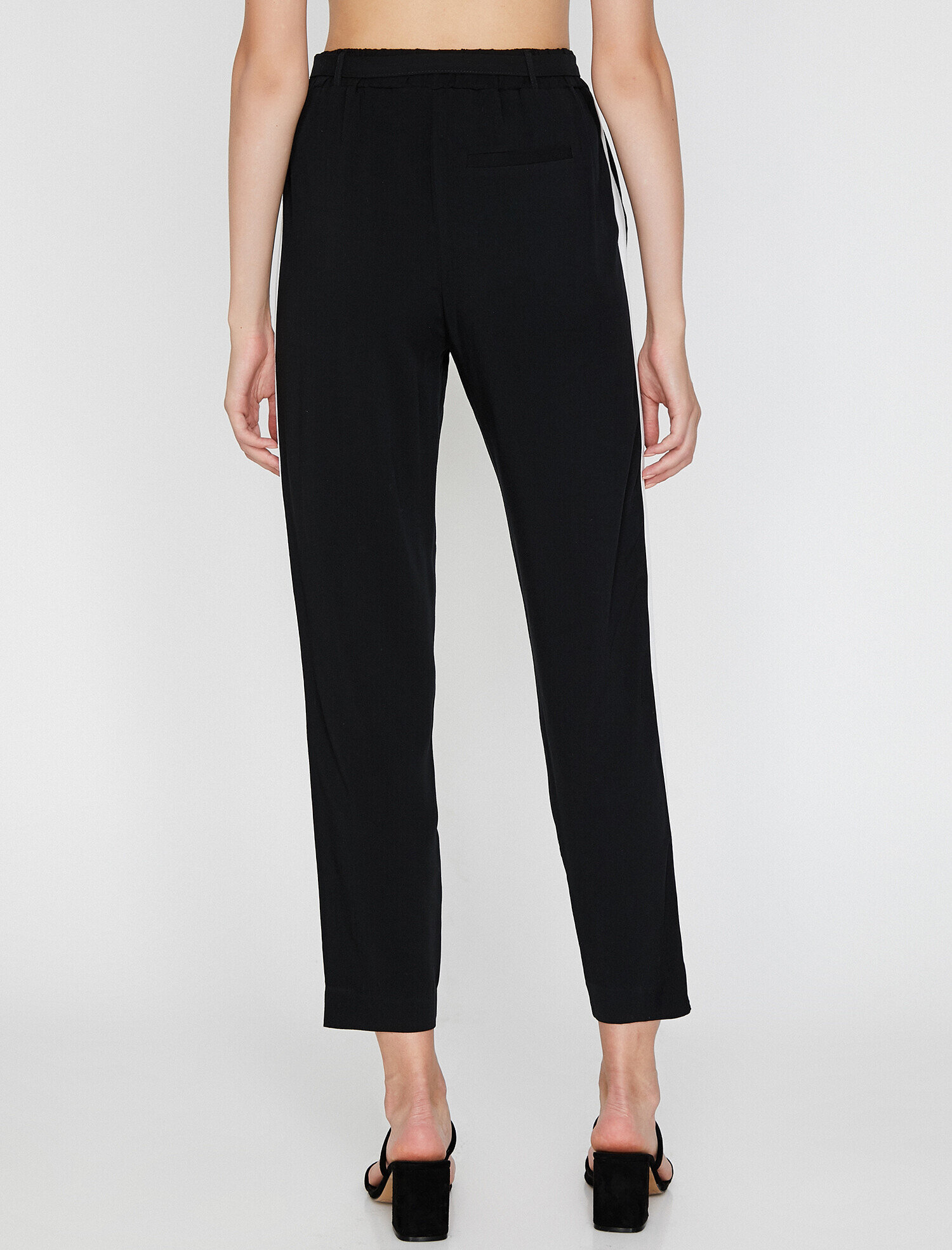   Bağcıklı Şerit Detaylı Pantolon