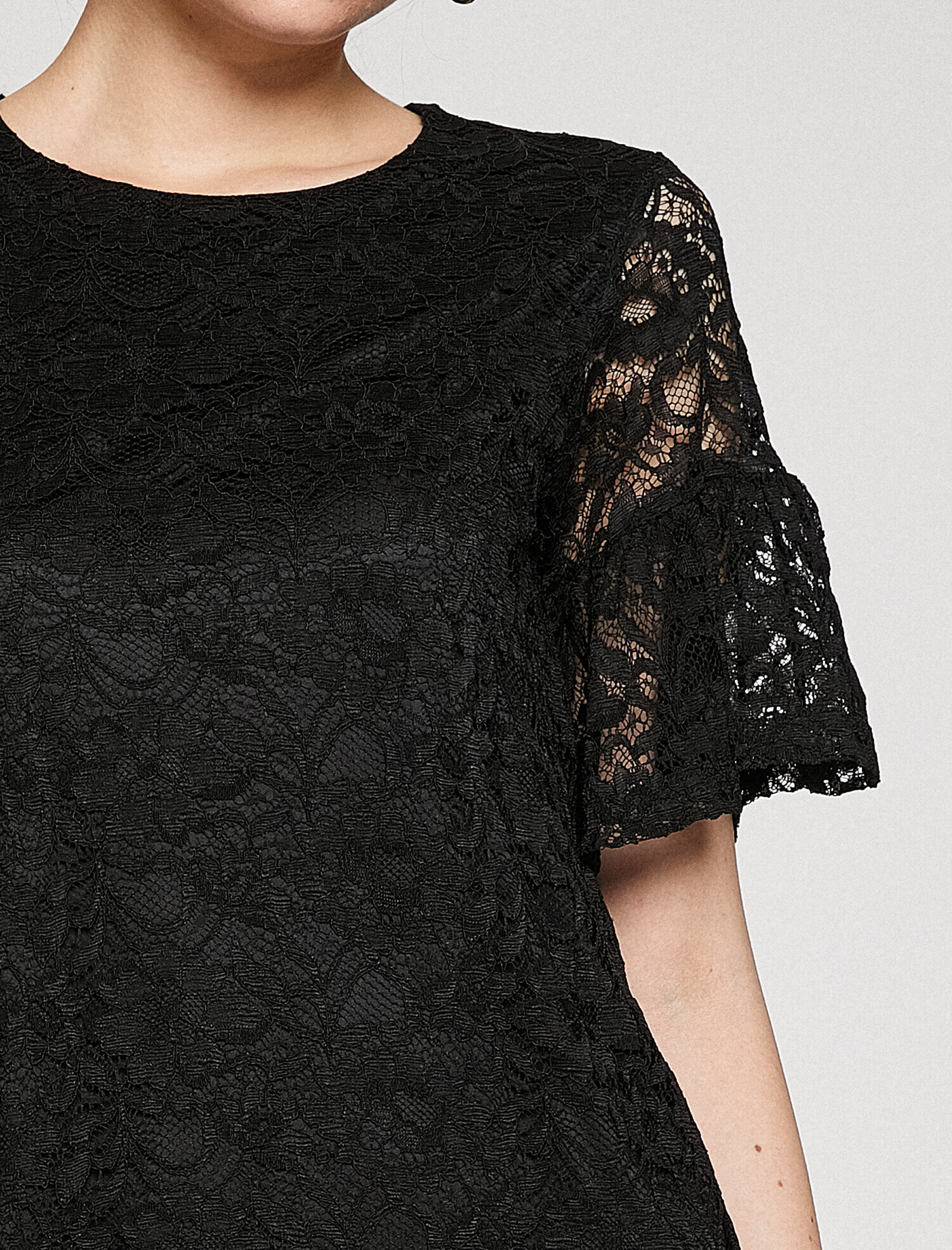   Dantel Detaylı Elbise