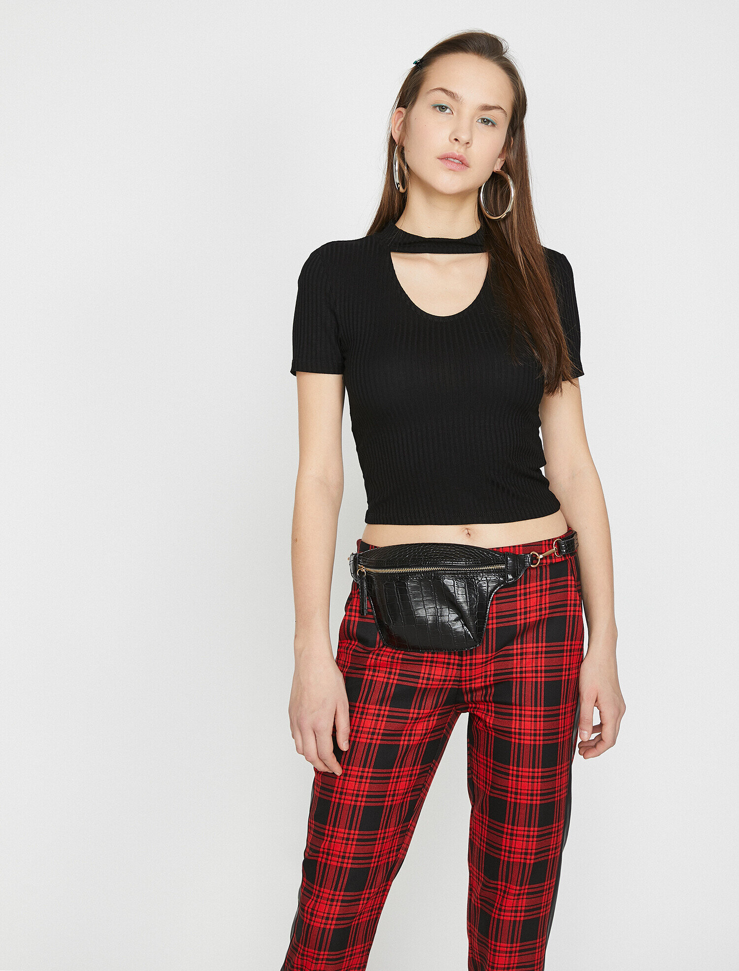   Yaka Detaylı Tişört