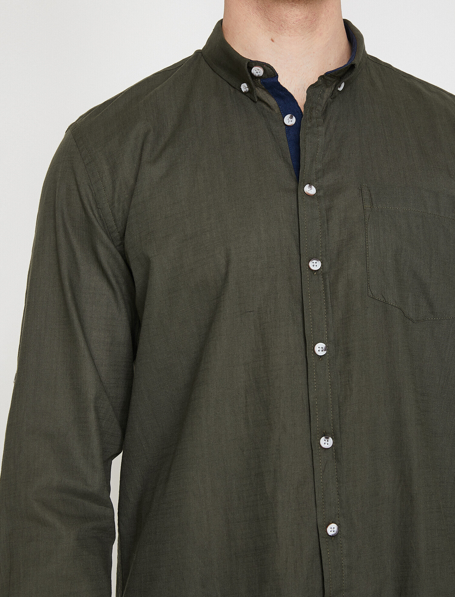   Düğmeli Yaka Tek Cepli Apoletli Slim Fit Gömlek