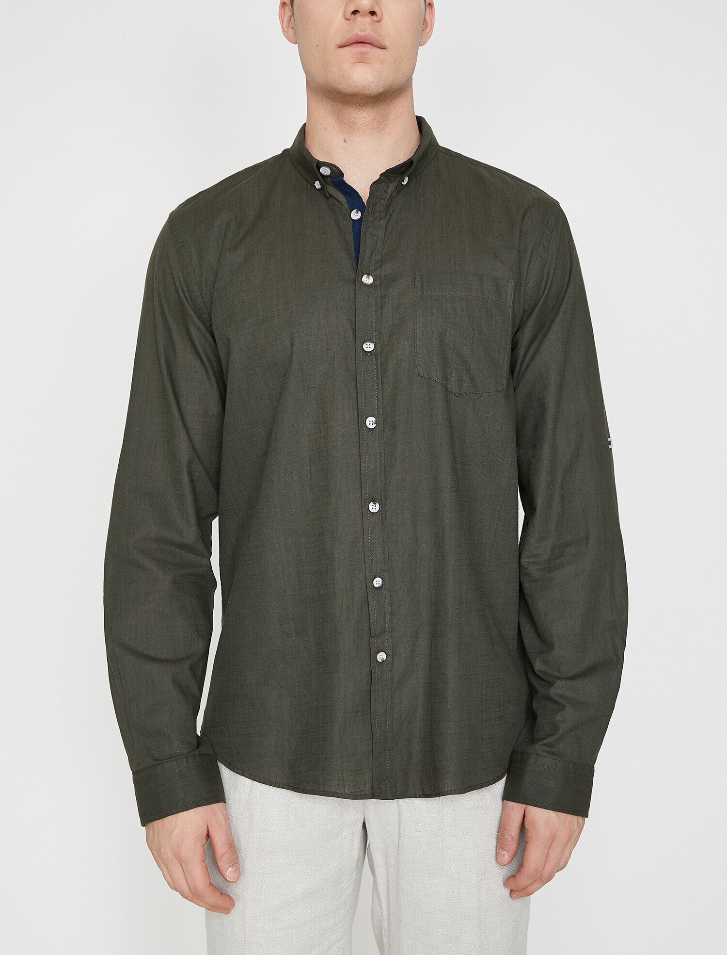   Düğmeli Yaka Tek Cepli Apoletli Slim Fit Gömlek