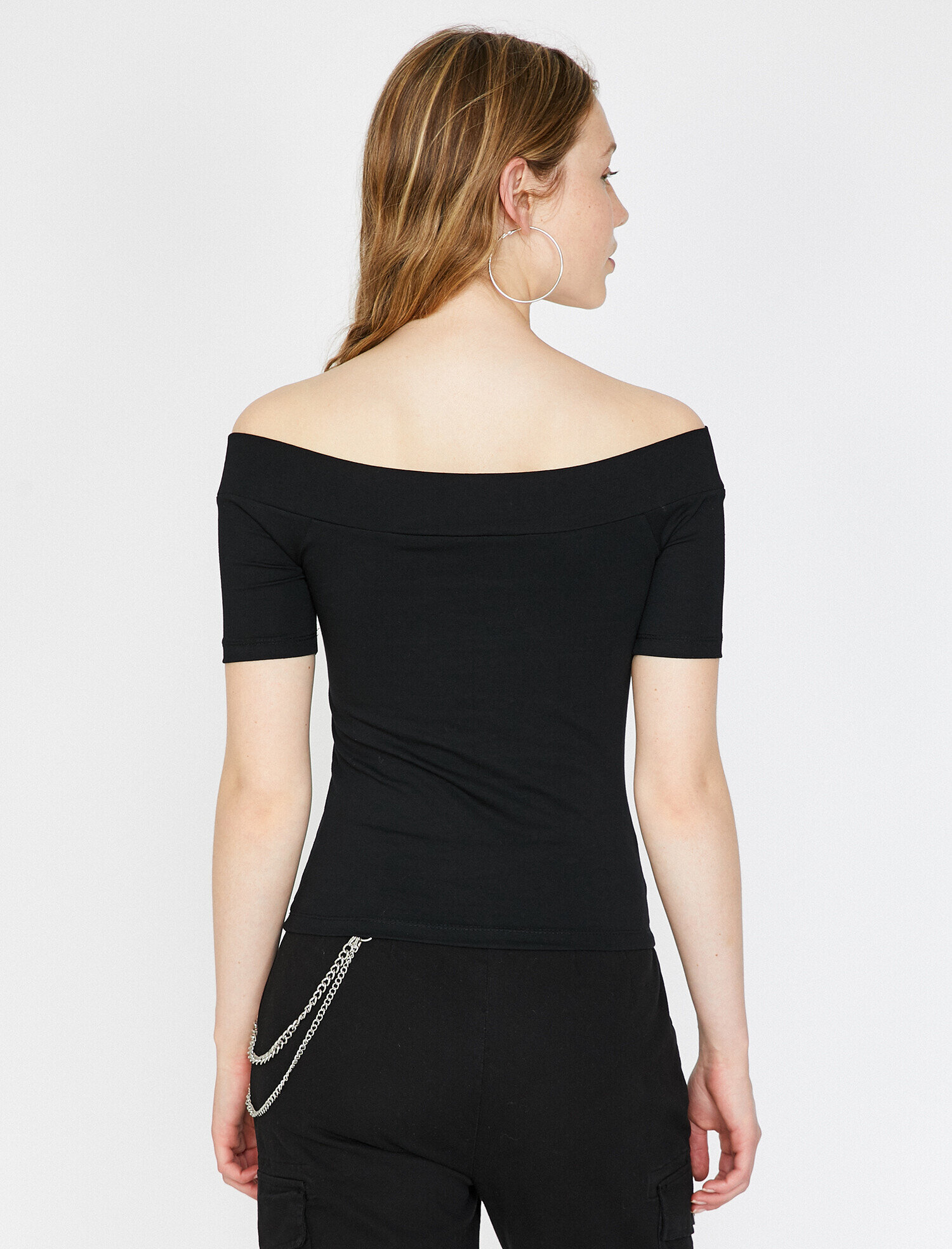   Omzu Açık Tişört