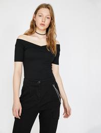 Omzu Açık Tişört