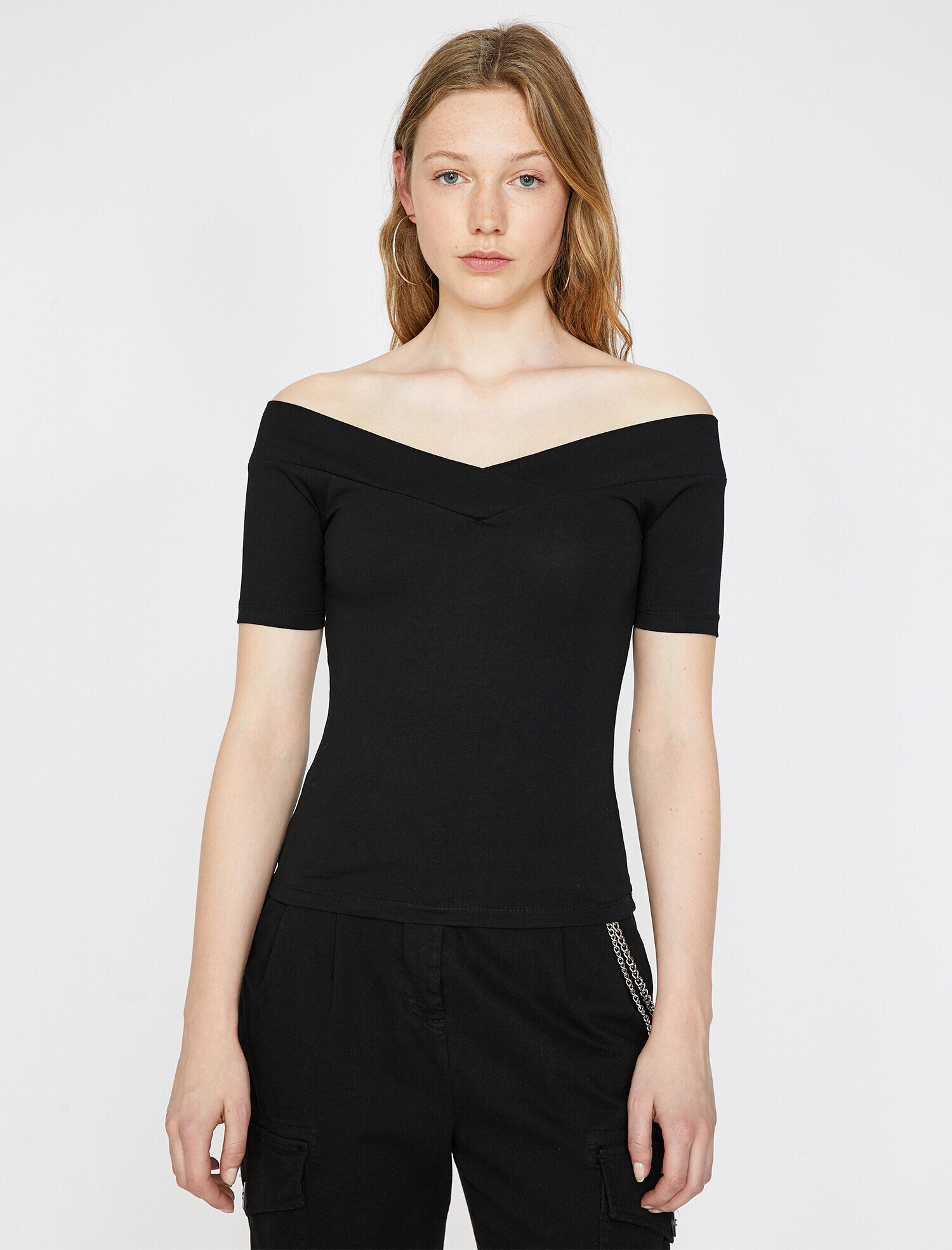   Omzu Açık Tişört