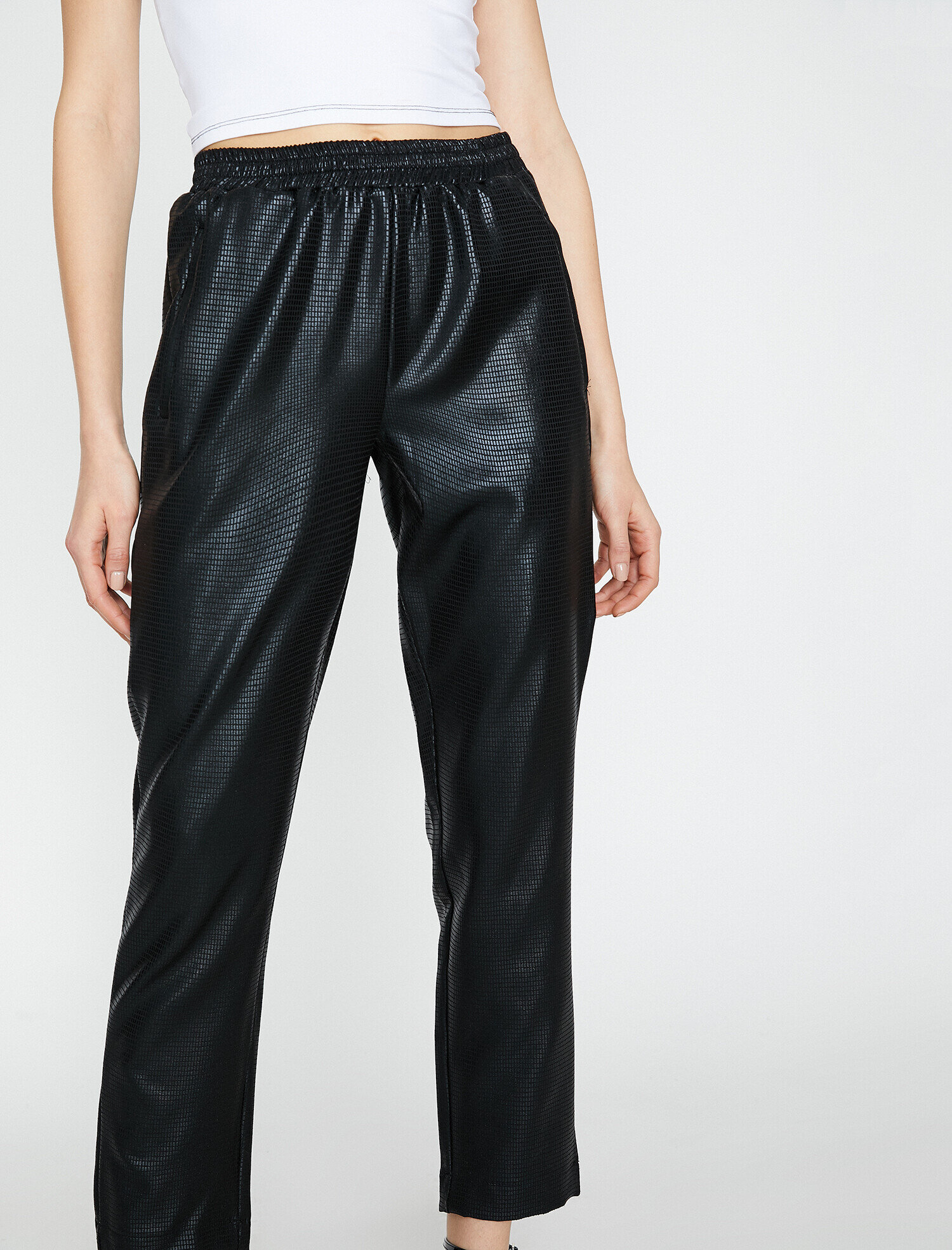   Deri Görünümlü Pantolon