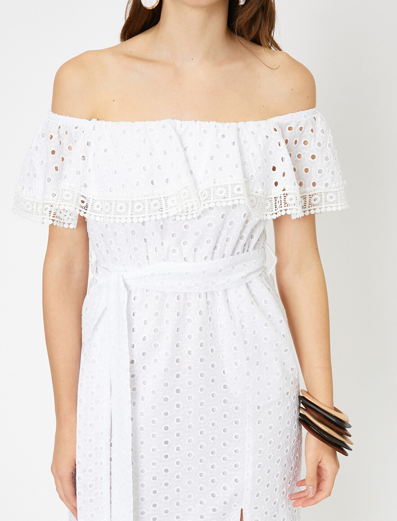   Omzu Açık Kısa Kollu Beli Bağlamalı Midi Dantel Detaylı Elbise