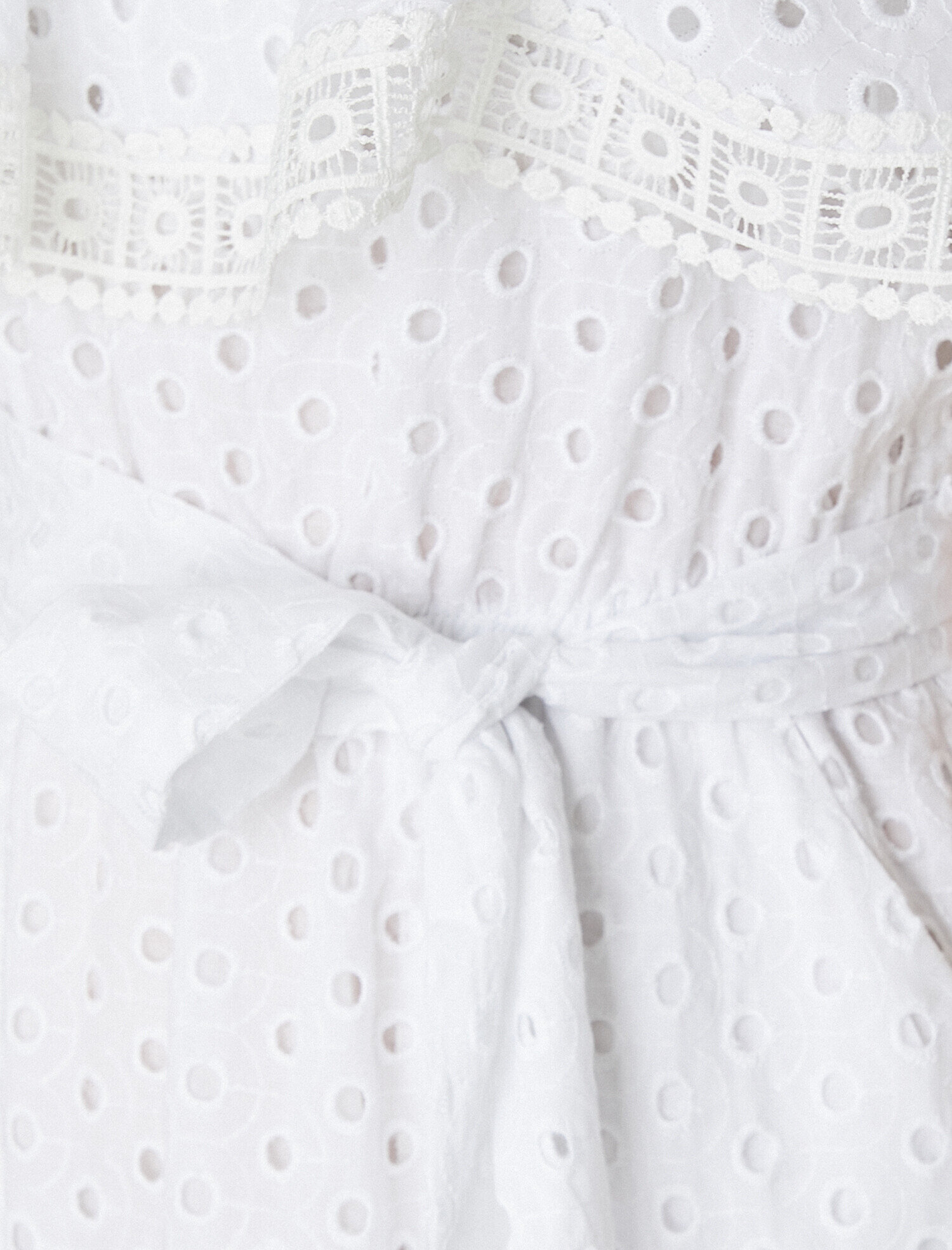   Omzu Açık Kısa Kollu Beli Bağlamalı Midi Dantel Detaylı Elbise