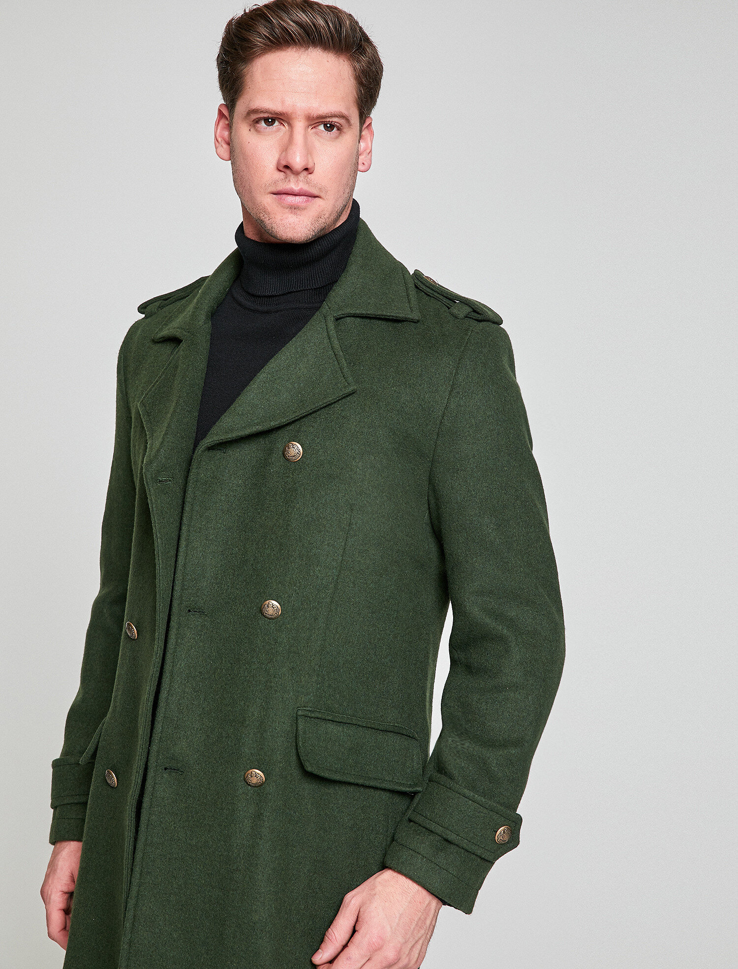   Düğme Detaylı Kaban