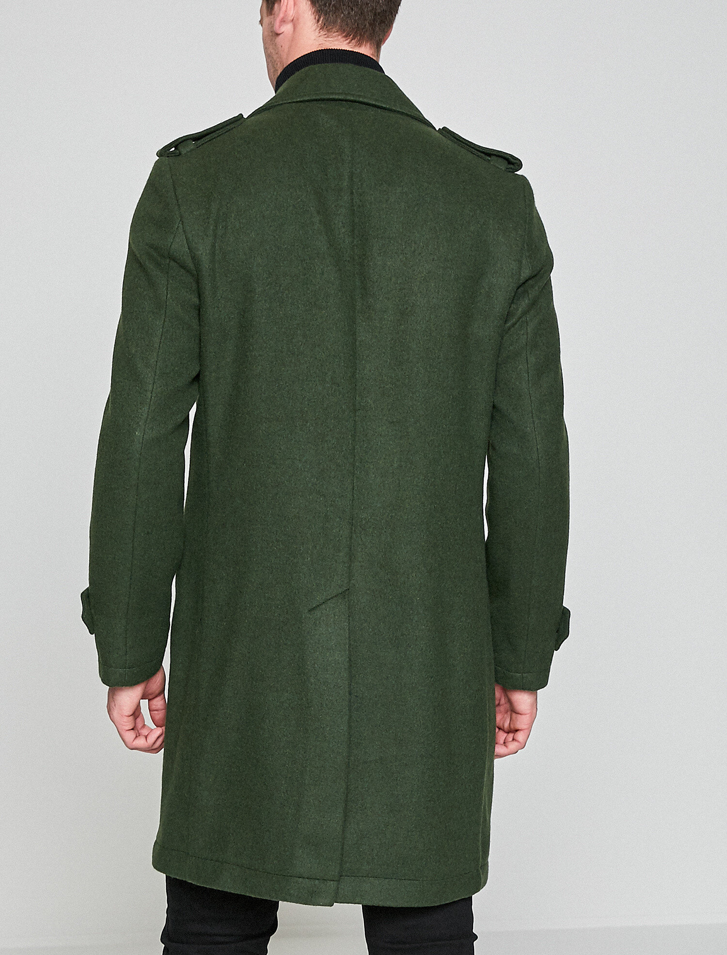   Düğme Detaylı Kaban