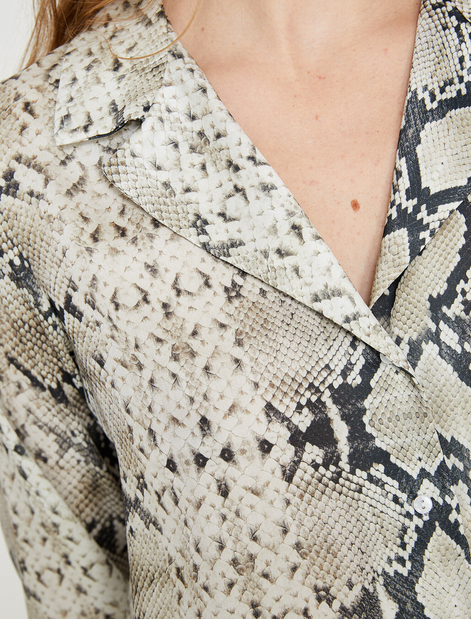   Yılan Derisi Desenli Gömlek