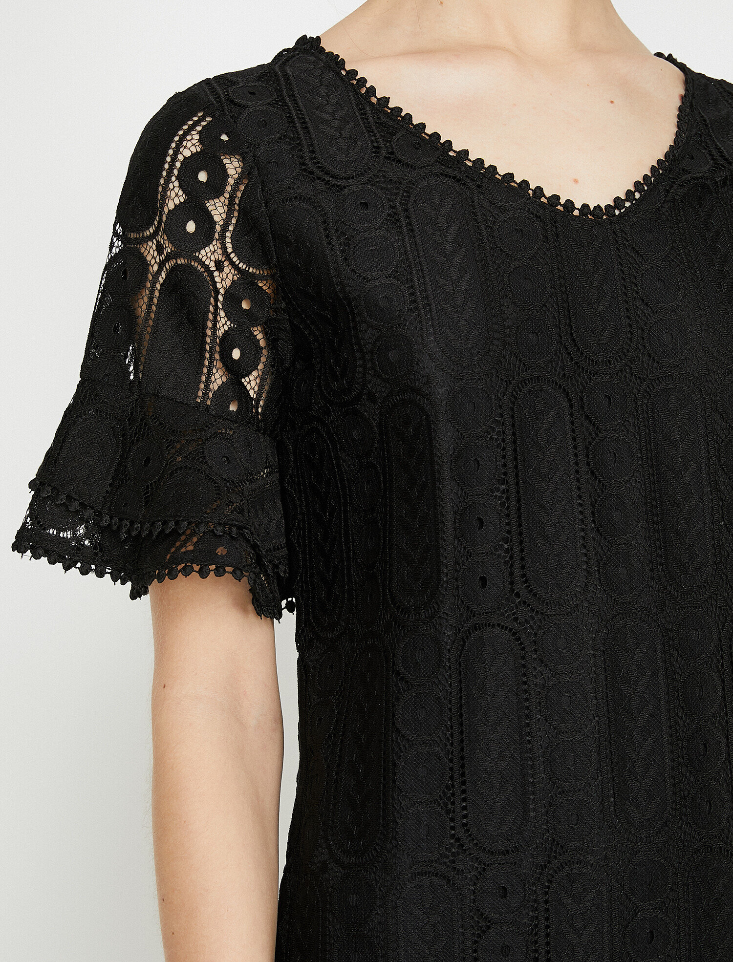 Dantel Detaylı Elbise