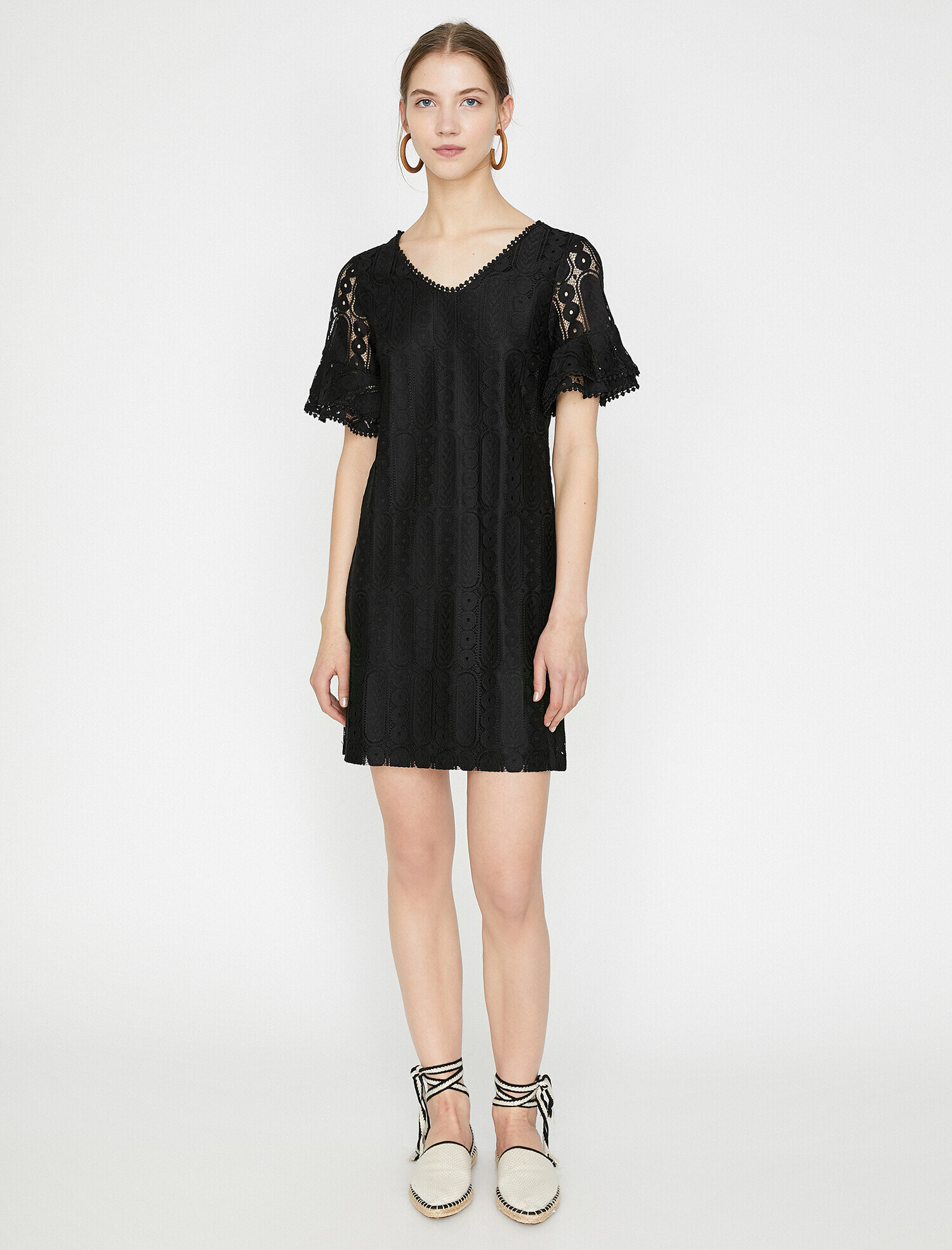 Dantel Detaylı Elbise