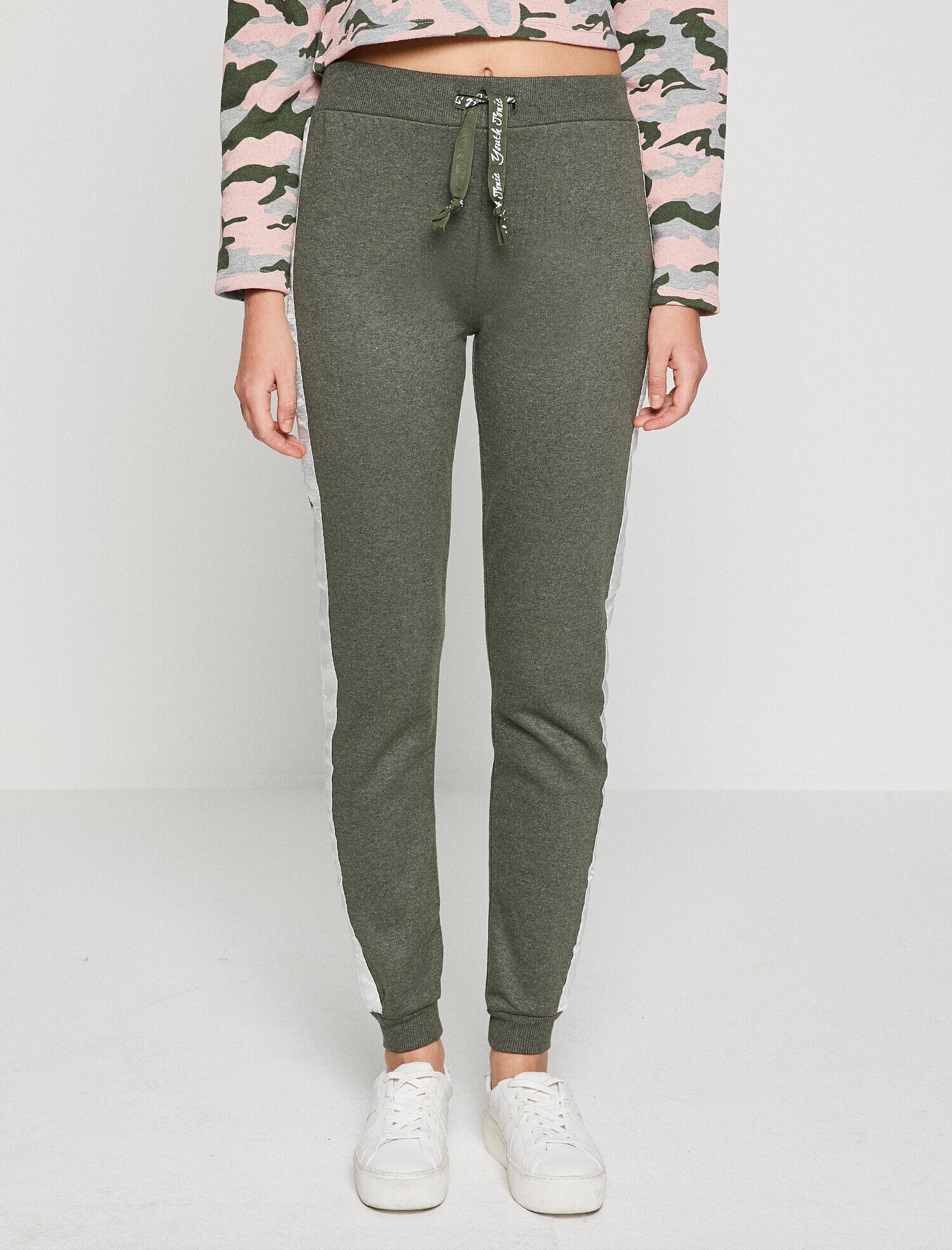   Şeritli Eşofman Altı