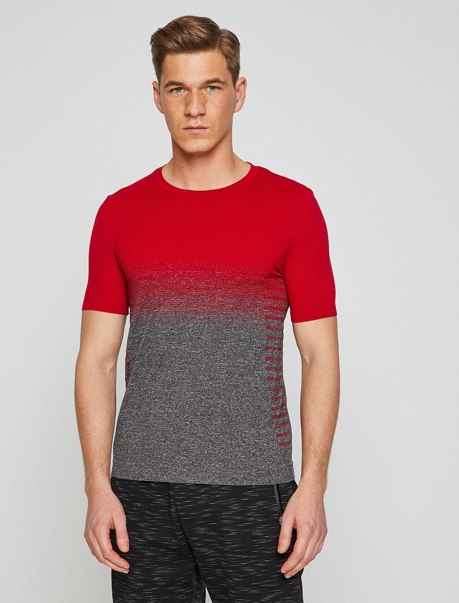Kırmızı Erkek Renk Bloklu T-Shirt 8YAM12092YK | Koton
