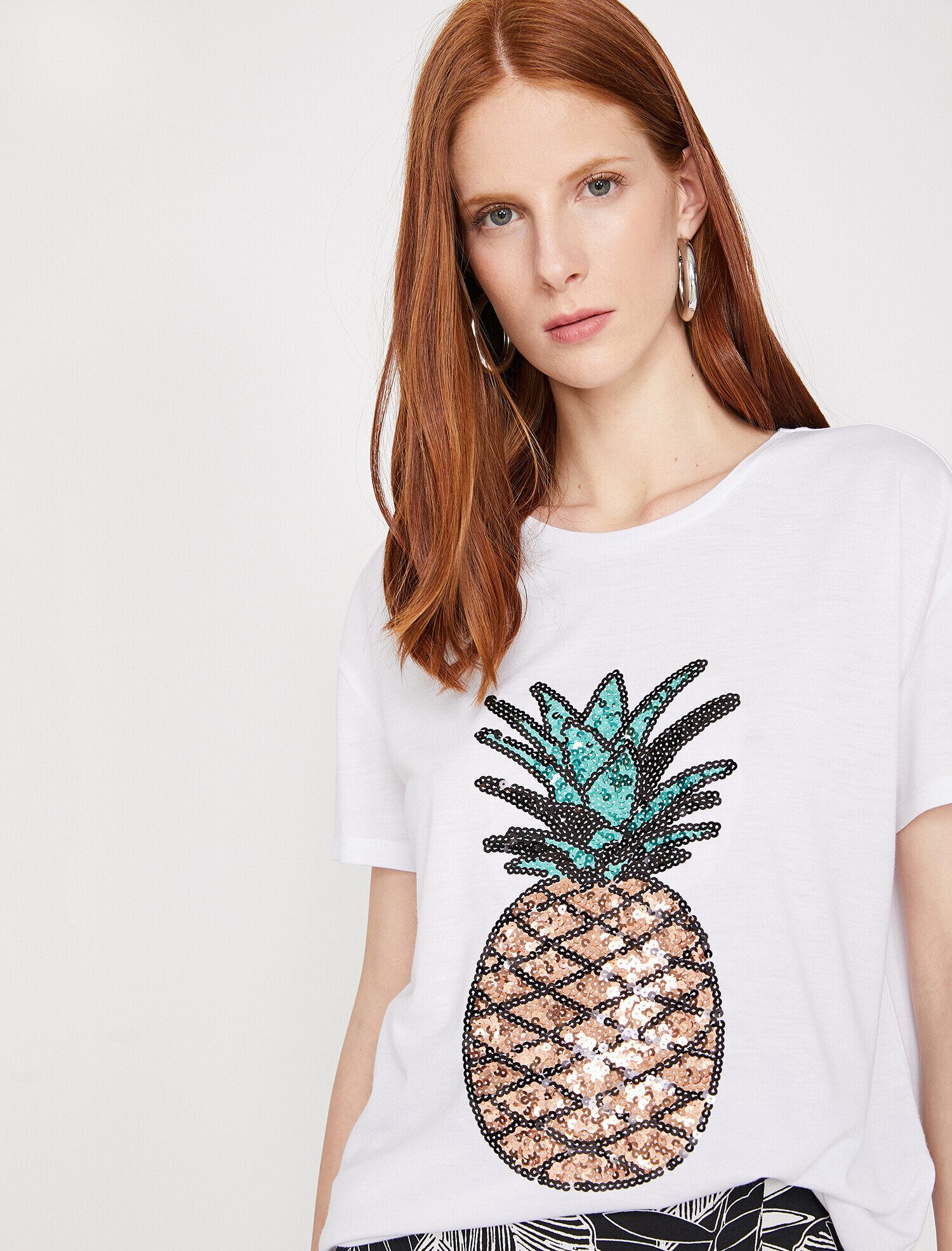   Pul Detaylı Tişört