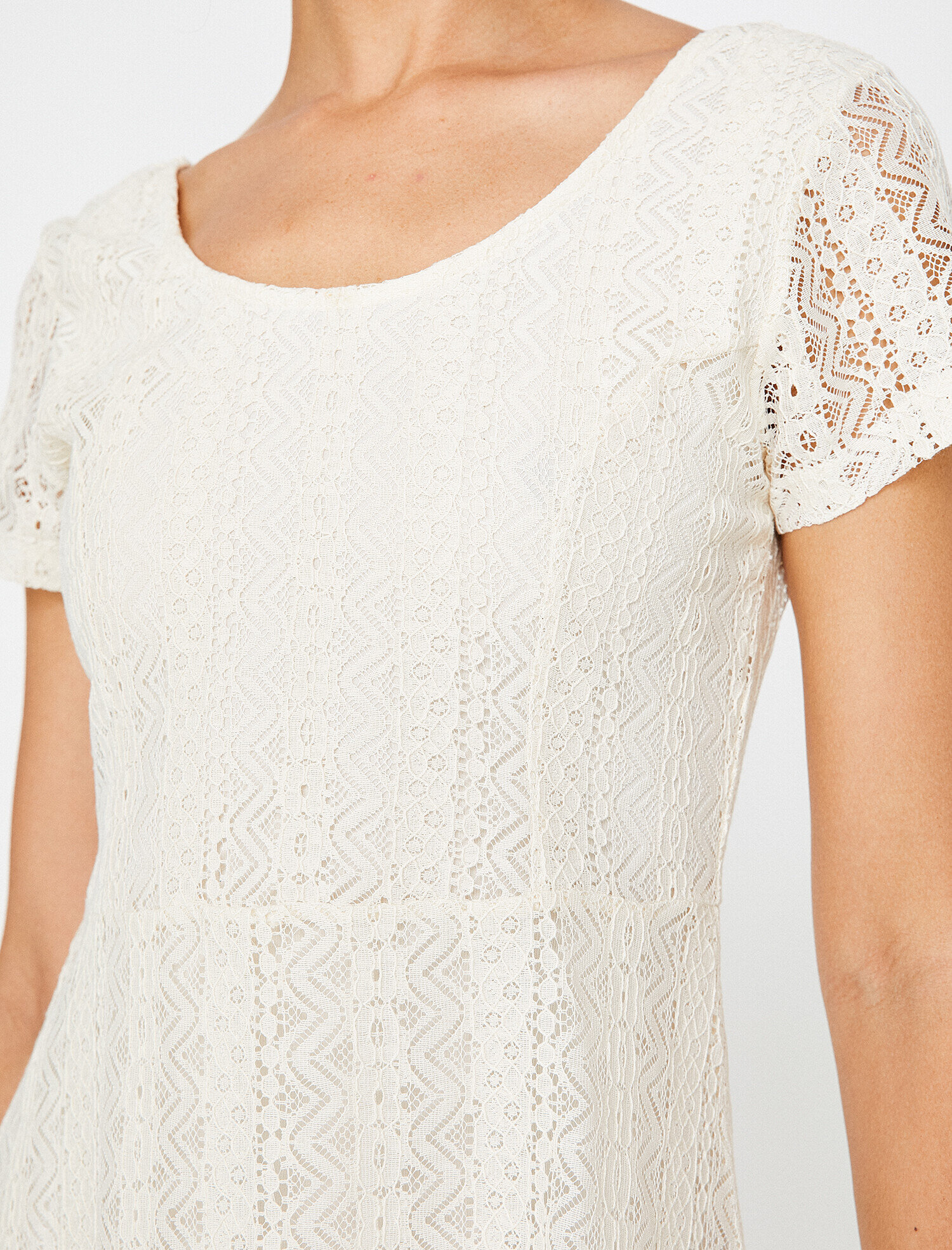   Dantel Detaylı Elbise