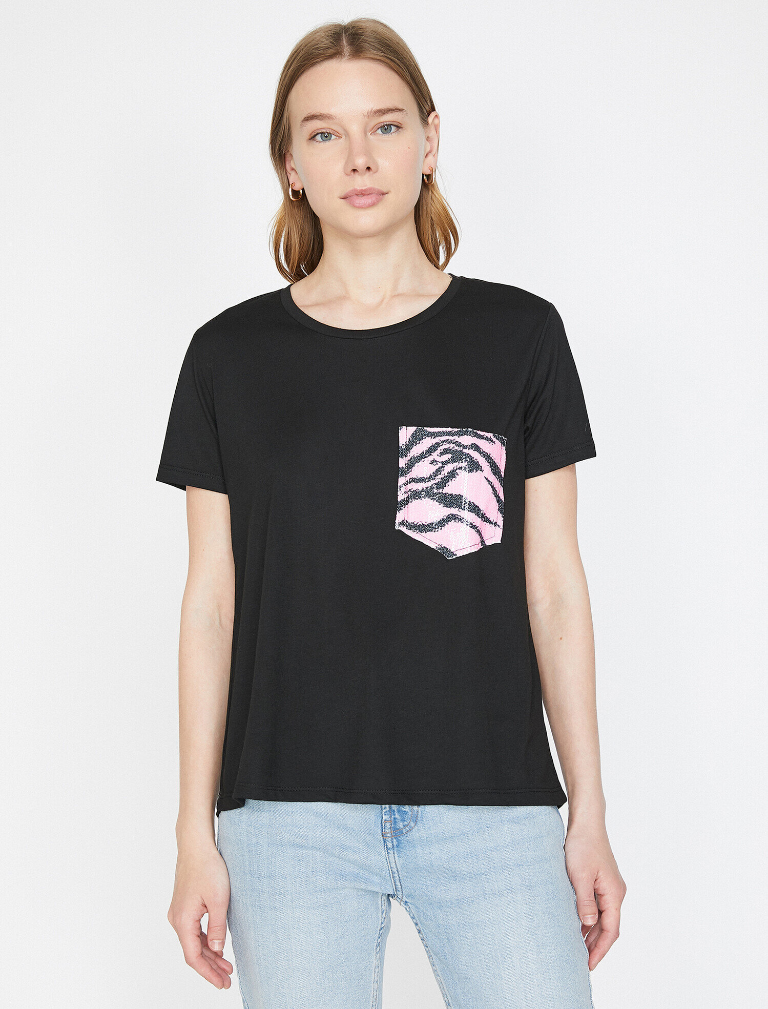   Cep Detaylı Tişört