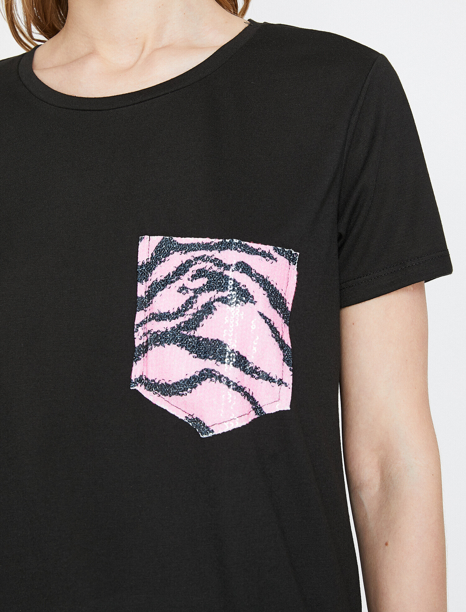   Cep Detaylı Tişört