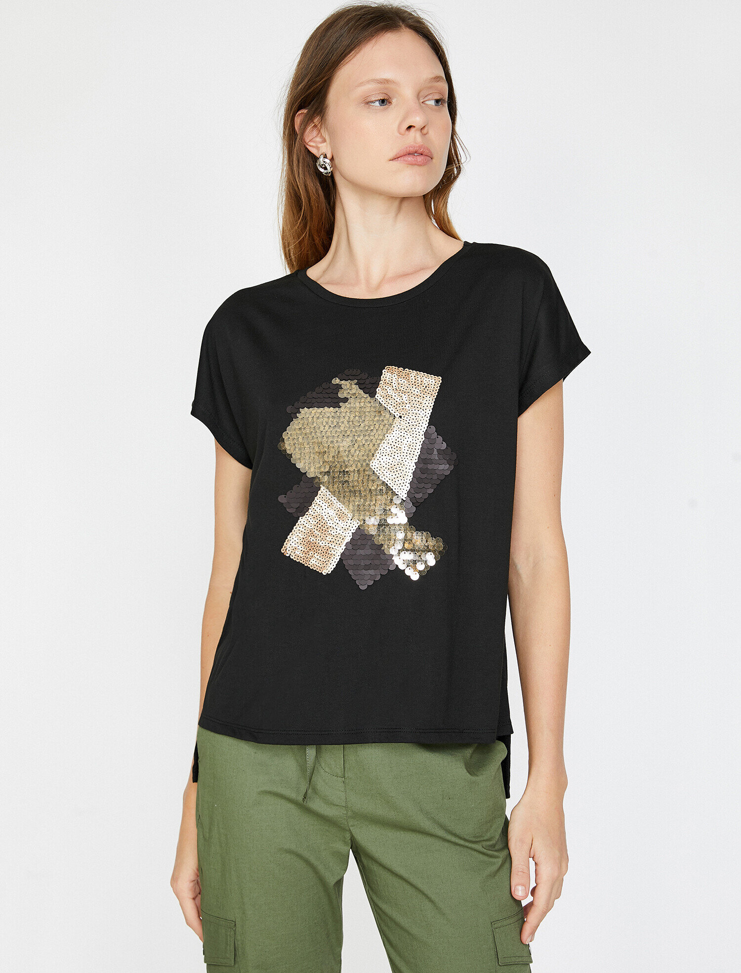   Pul Detaylı Tişört