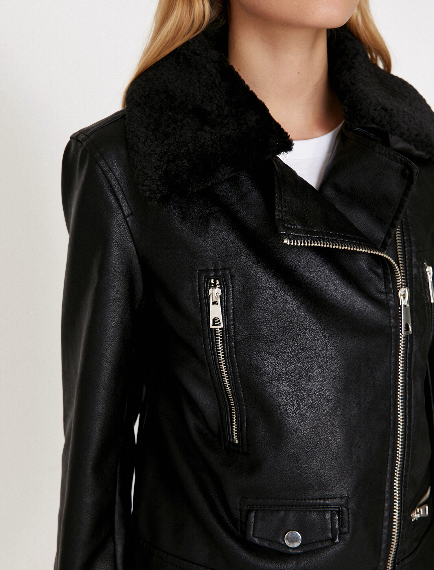   Deri Görünümlü Mont