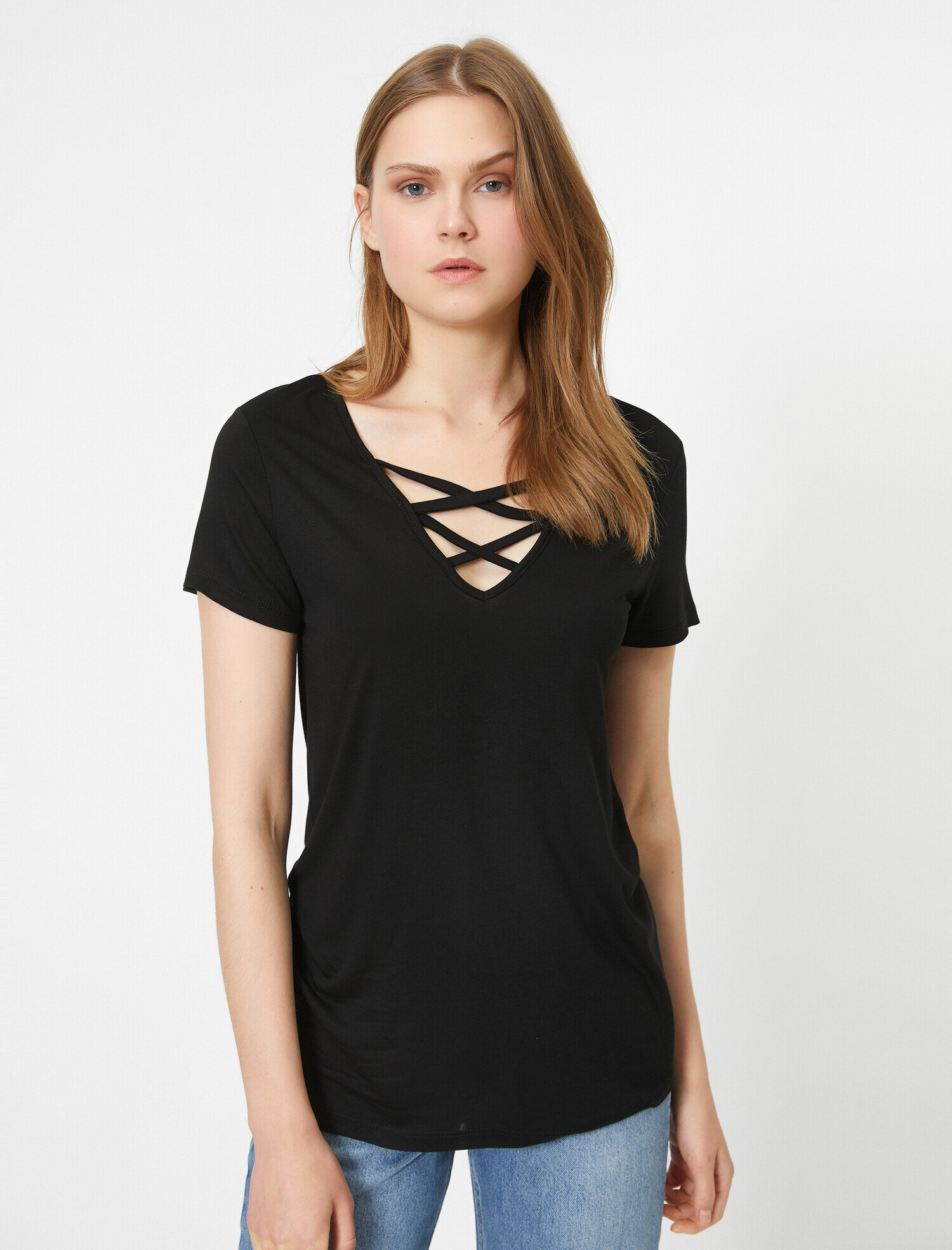   Yaka Detaylı Tişört