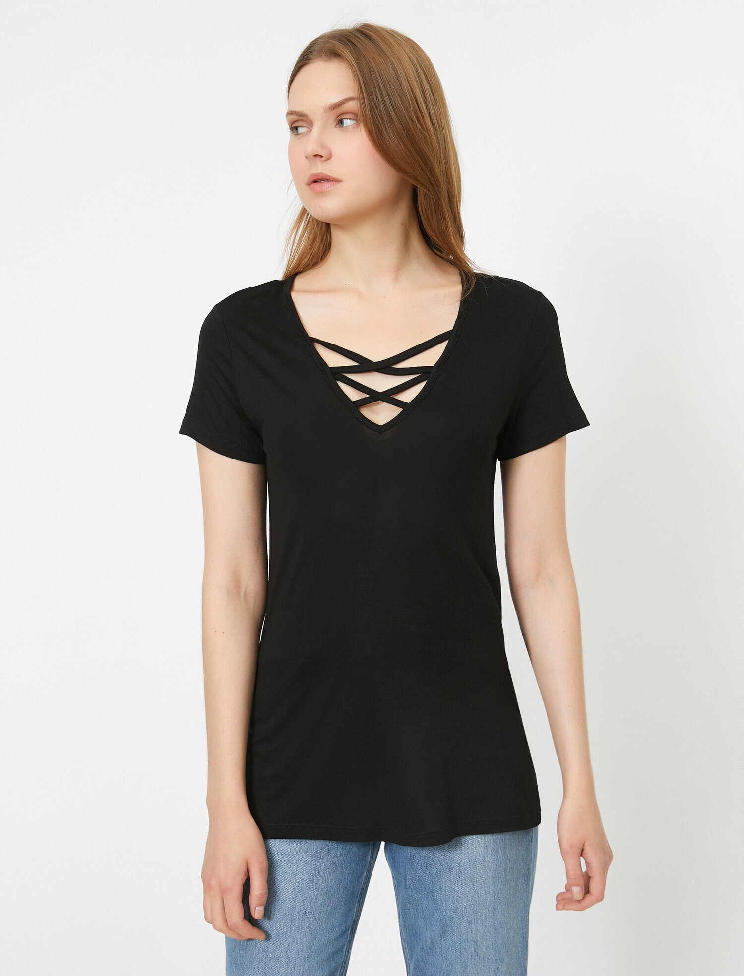   Yaka Detaylı Tişört