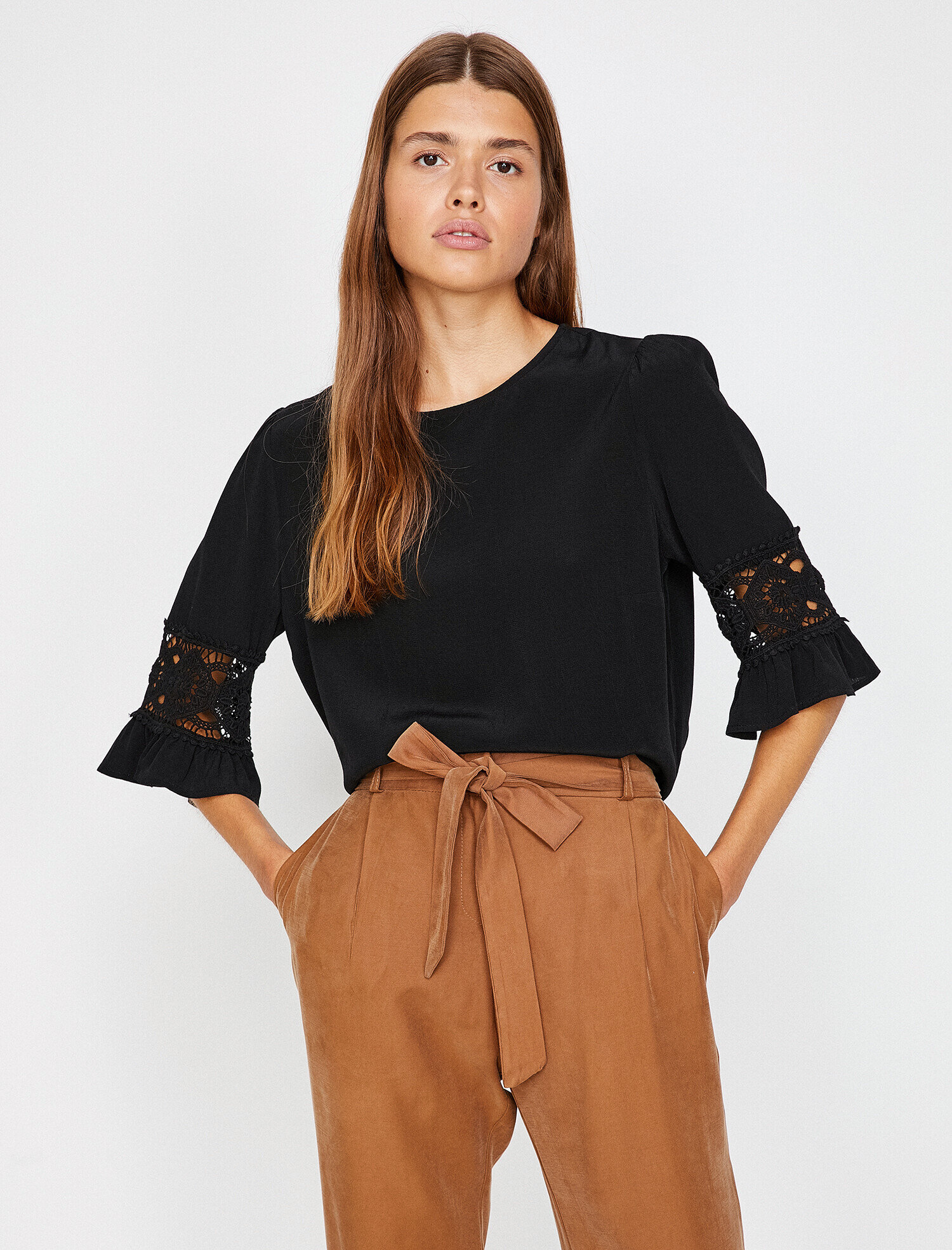   Dantel Detaylı Bluz