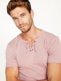 Pamuklu Kısa Kollu Bağcık Yaka Tişört