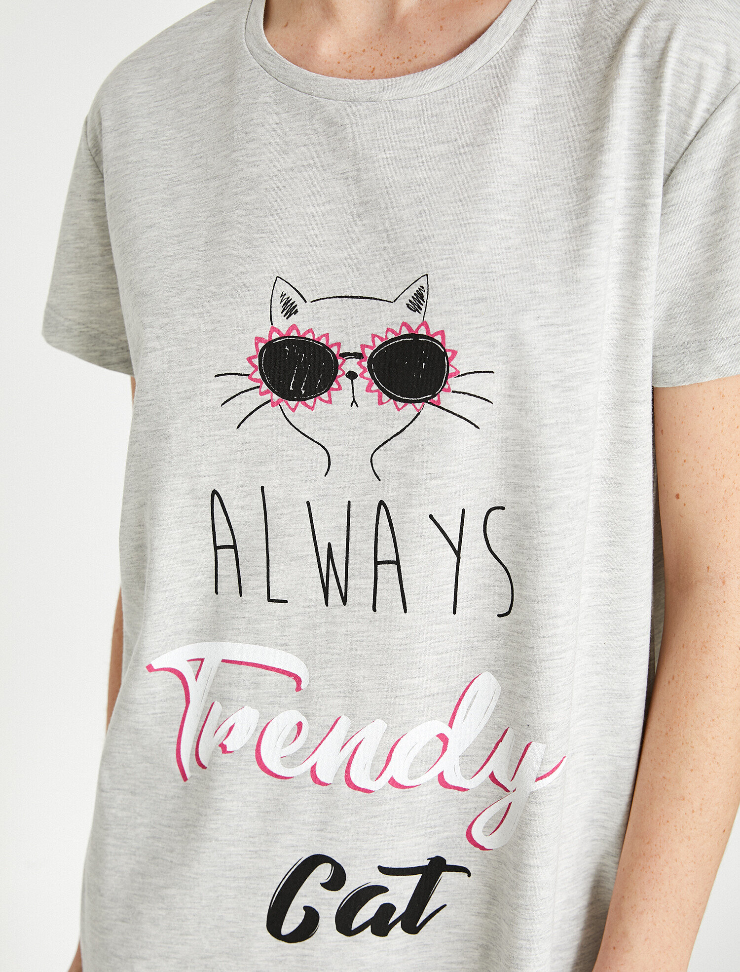   Yazılı Baskılı Gecelik