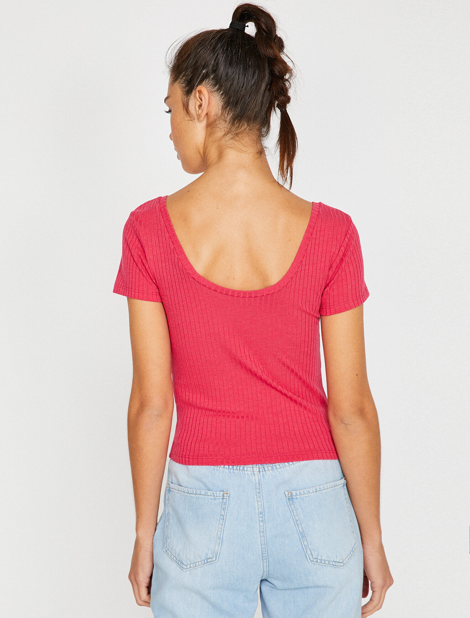   Geniş Yaka Tişört