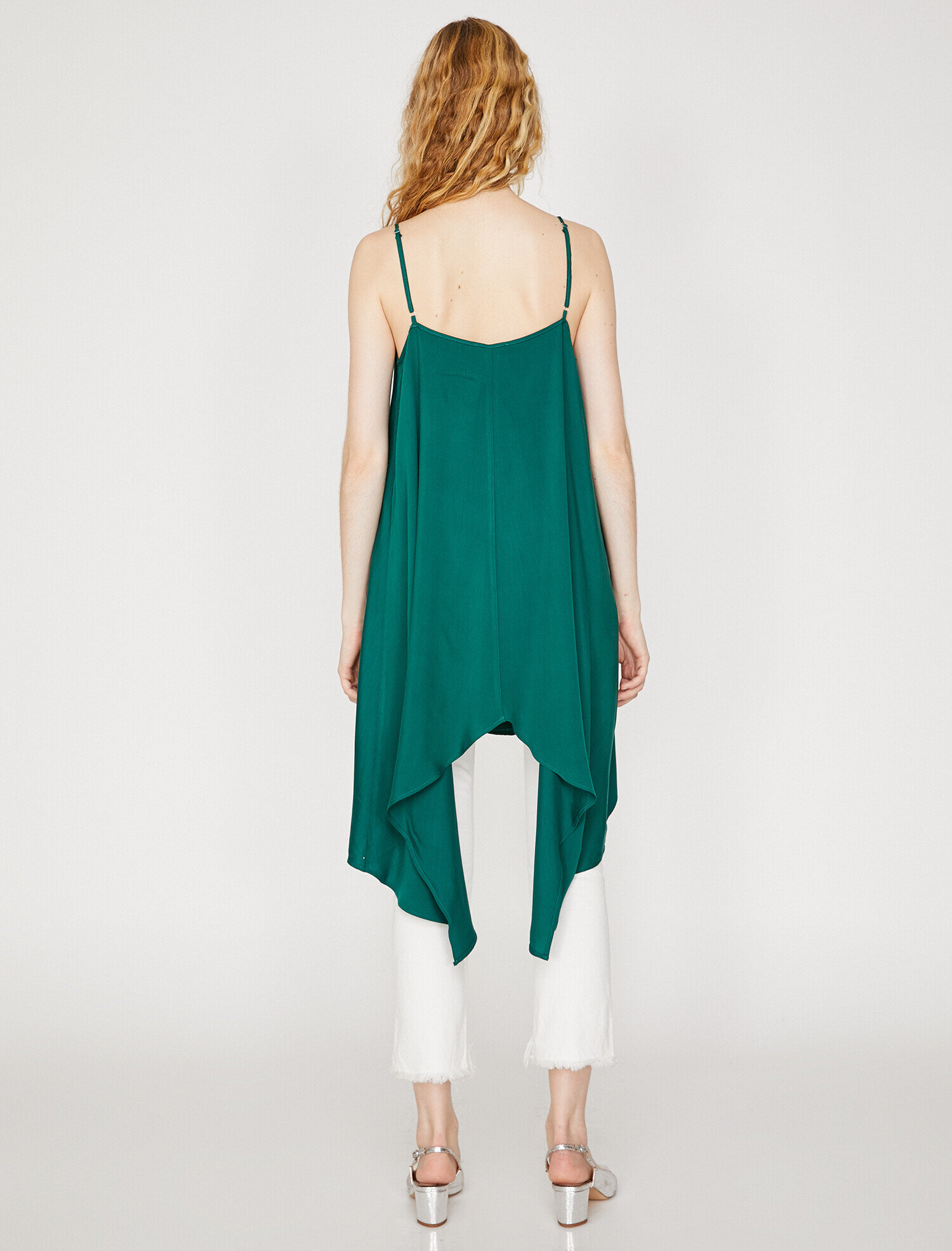   V Yaka Tunik