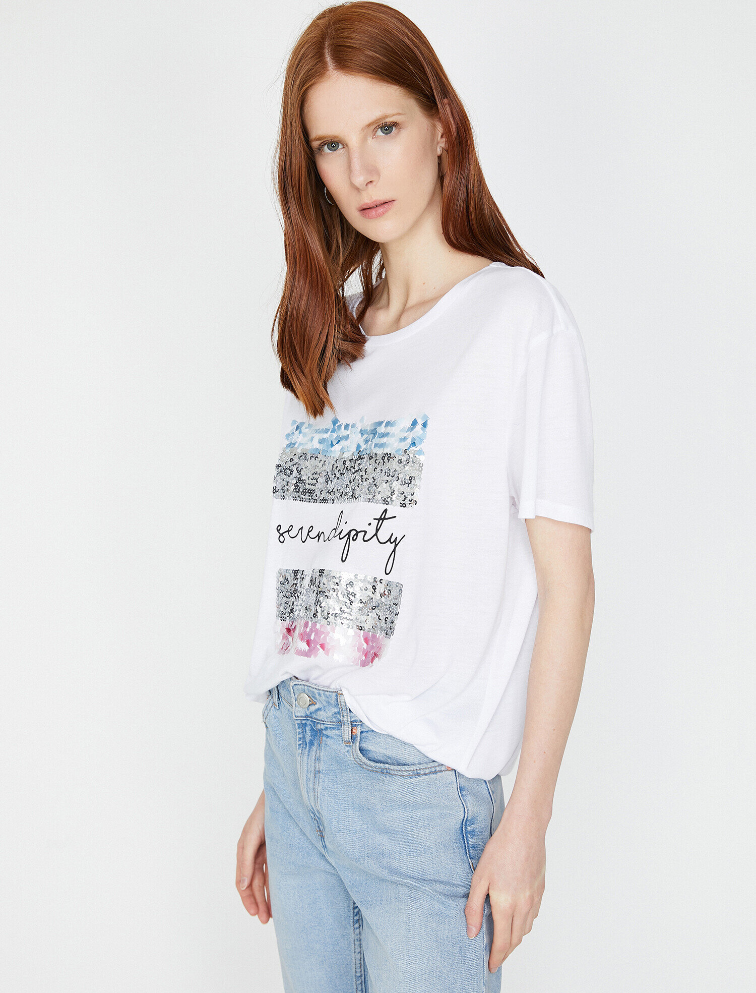   Pul Detaylı Tişört