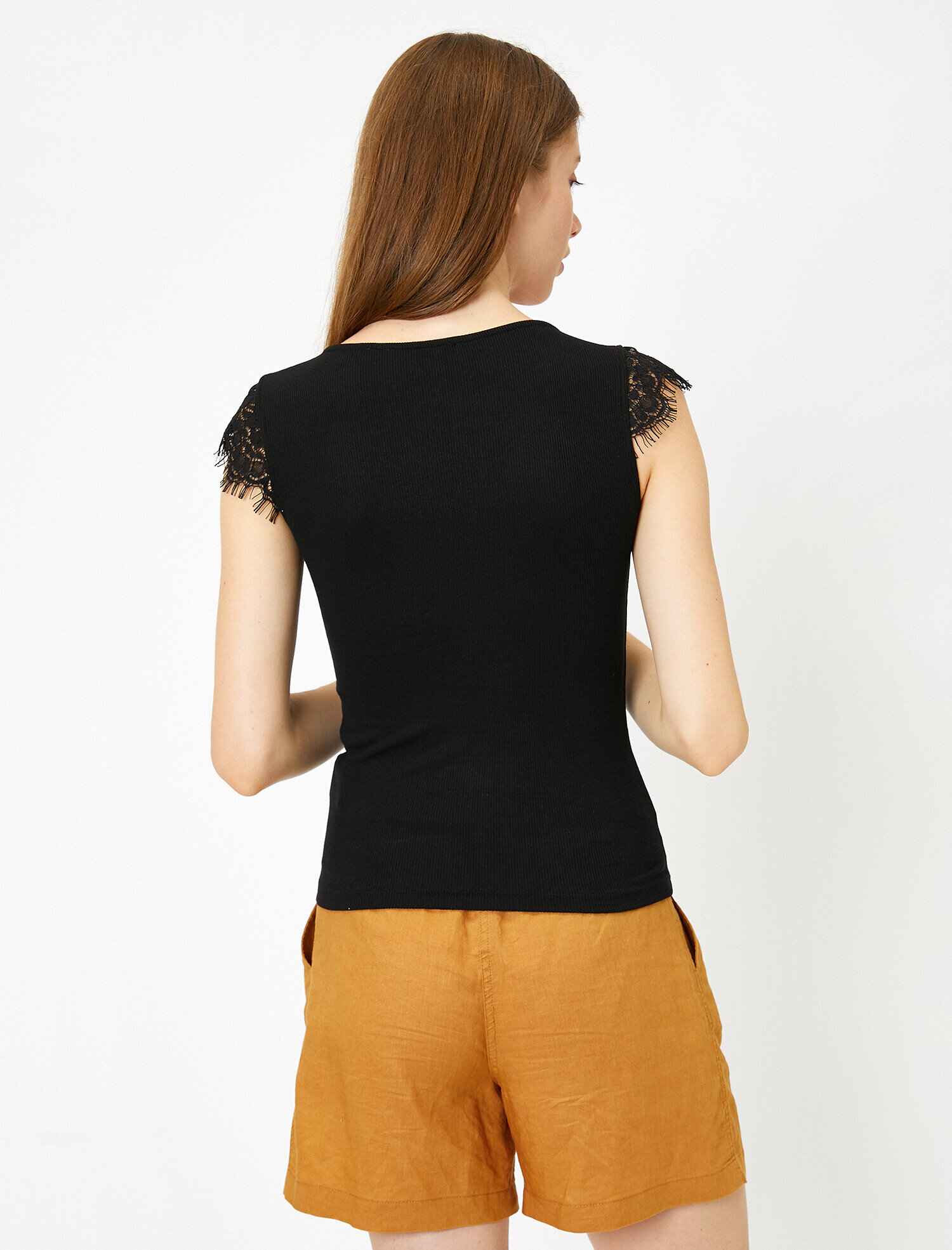   Dantel Detaylı Tişört