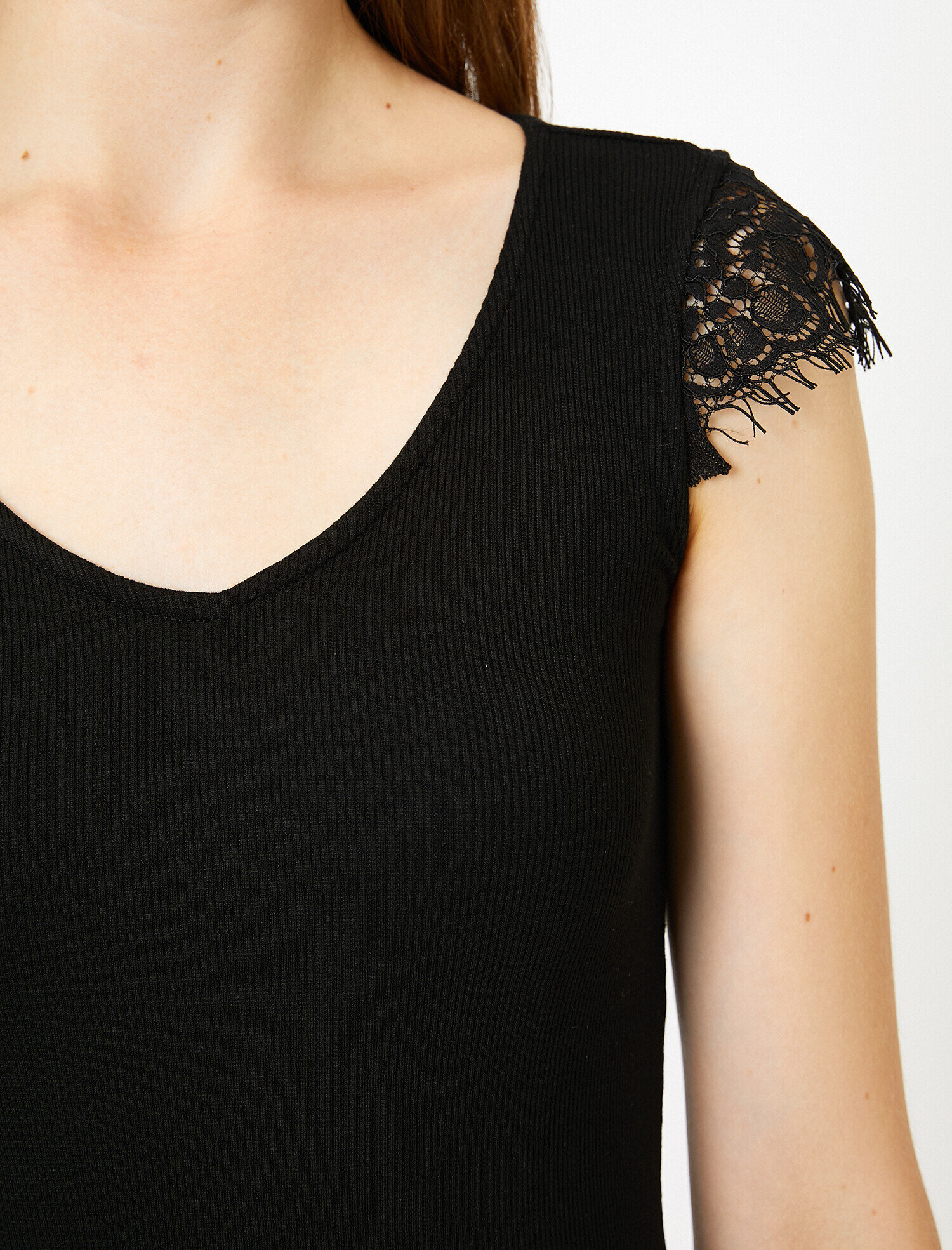   Dantel Detaylı Tişört