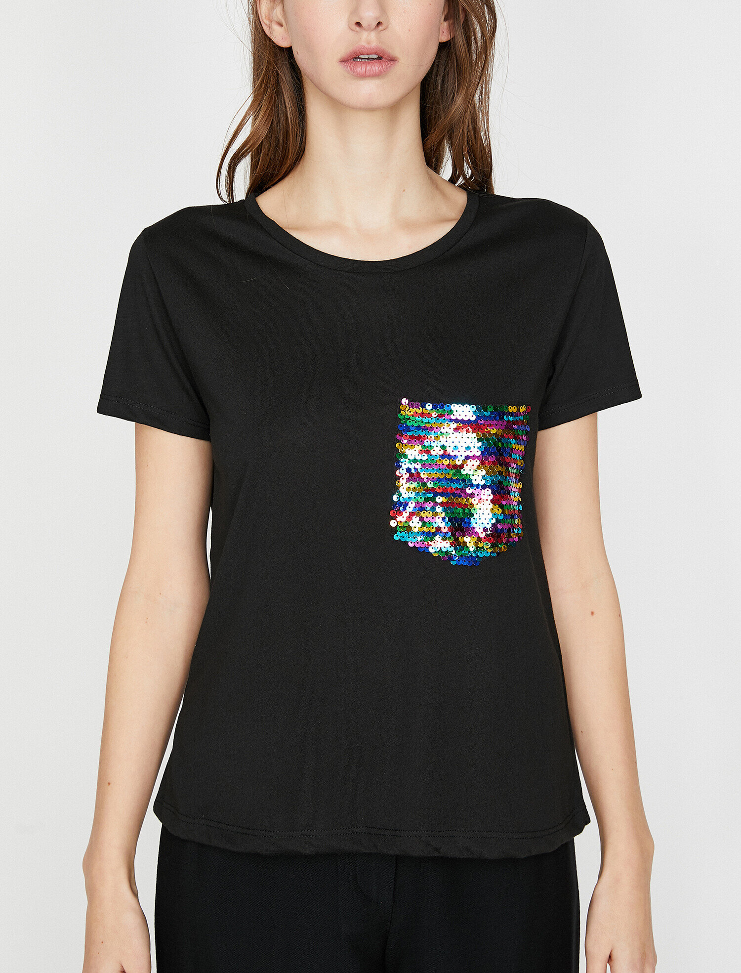 Pul Detaylı Tişört